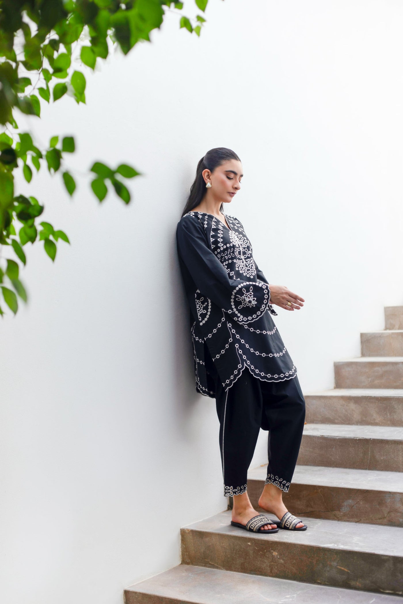 https://cdn.shopify.com/s/files/1/0904/3817/2979/files/LUNABLACK_7.jpg?v=1769039165