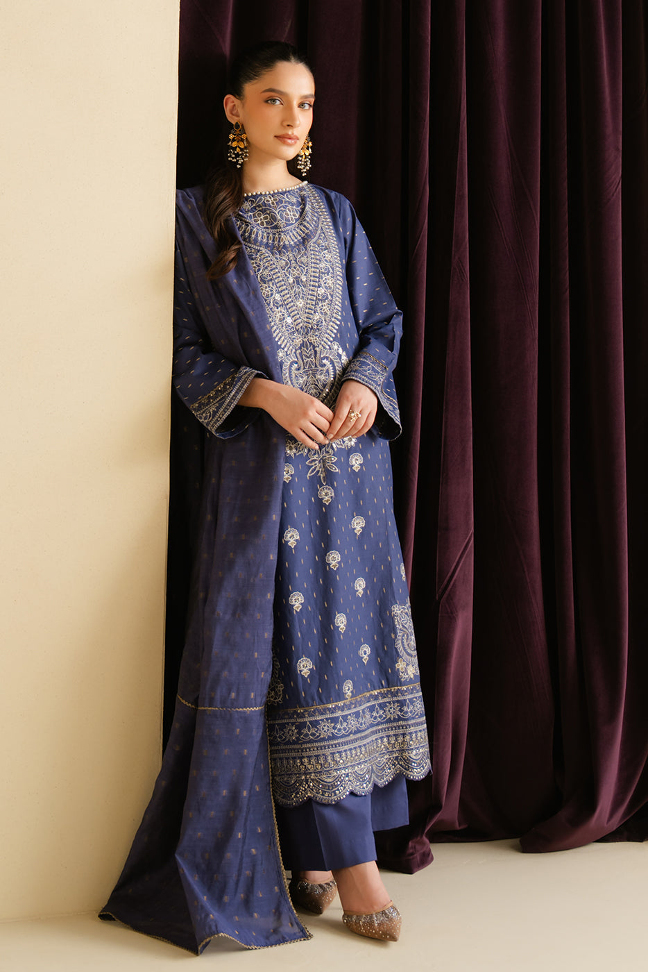 3 Piece Embroidered Jacquard Suit (Unstitched)