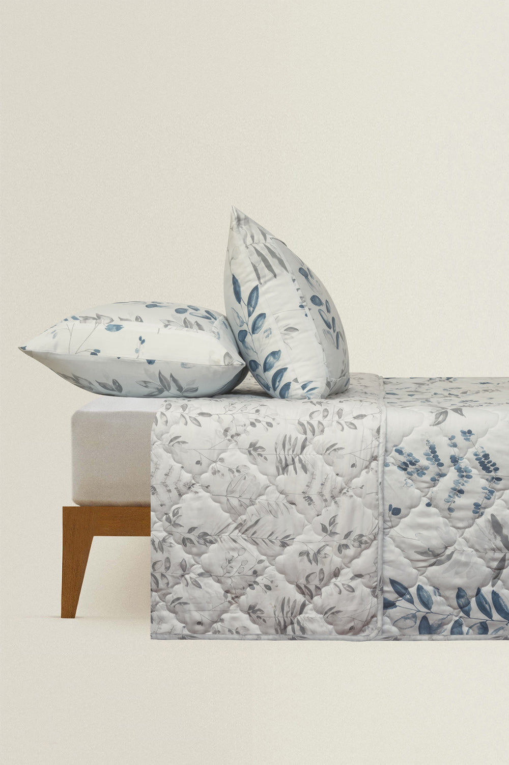 Leaf Imprint T-200 Bed Throw