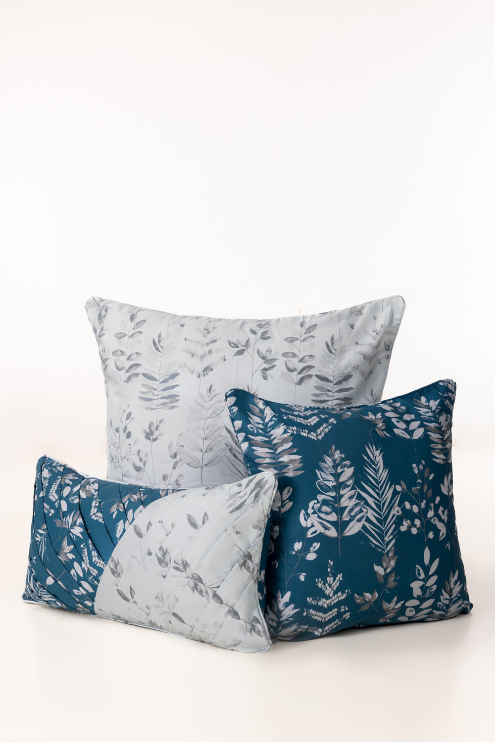 https://cdn.shopify.com/s/files/1/0706/3253/8159/files/LeafImprintT-200SquareCushionCover_4.jpg?v=1770983352