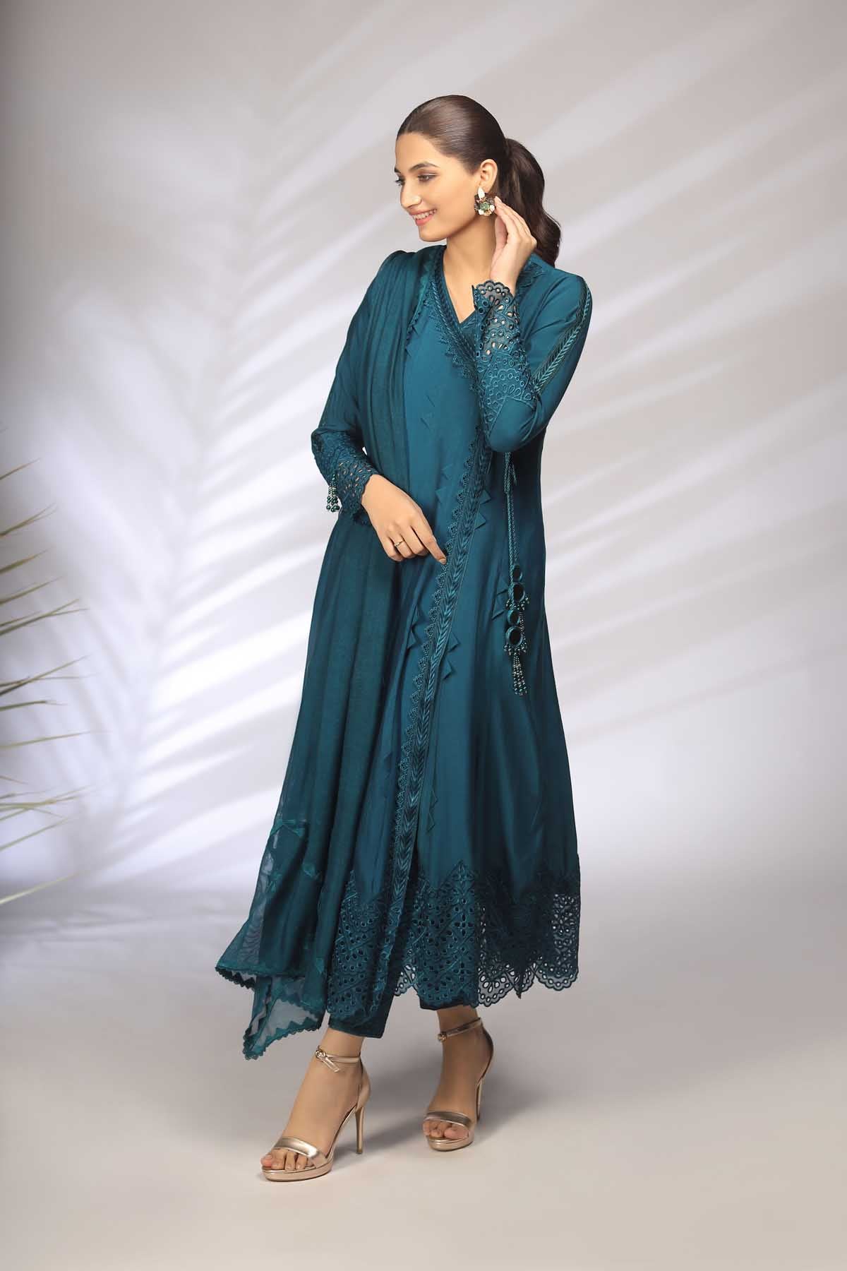 https://cdn.shopify.com/s/files/1/0412/9311/9639/products/Lia.jpg?v=1755496662