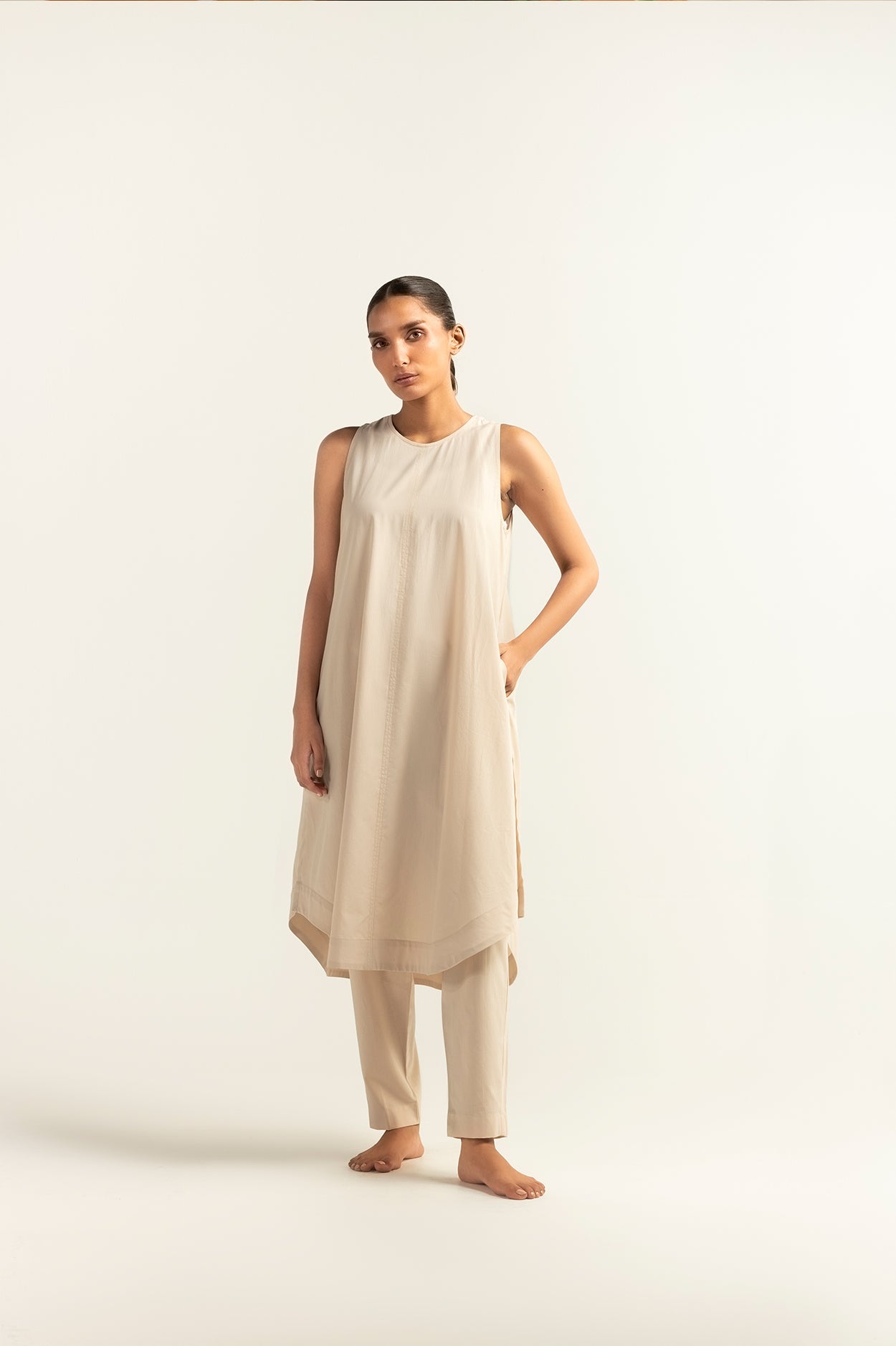 https://cdn.shopify.com/s/files/1/0663/9616/0233/files/Liana_1.jpg?v=1755801097