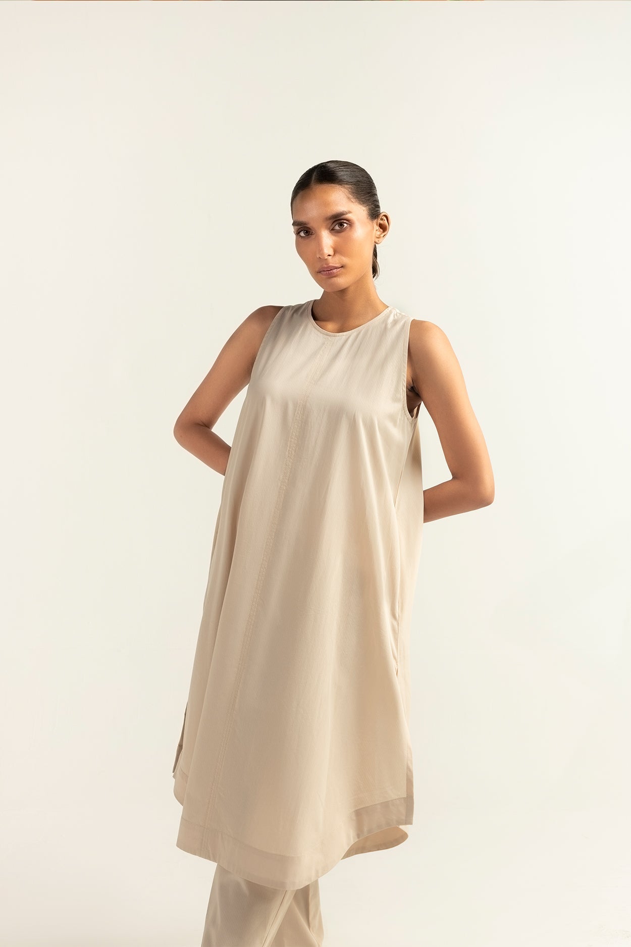https://cdn.shopify.com/s/files/1/0663/9616/0233/files/Liana_6_3dc04a01-2307-43cb-b68f-51c1ea92c60b.jpg?v=1755801097
