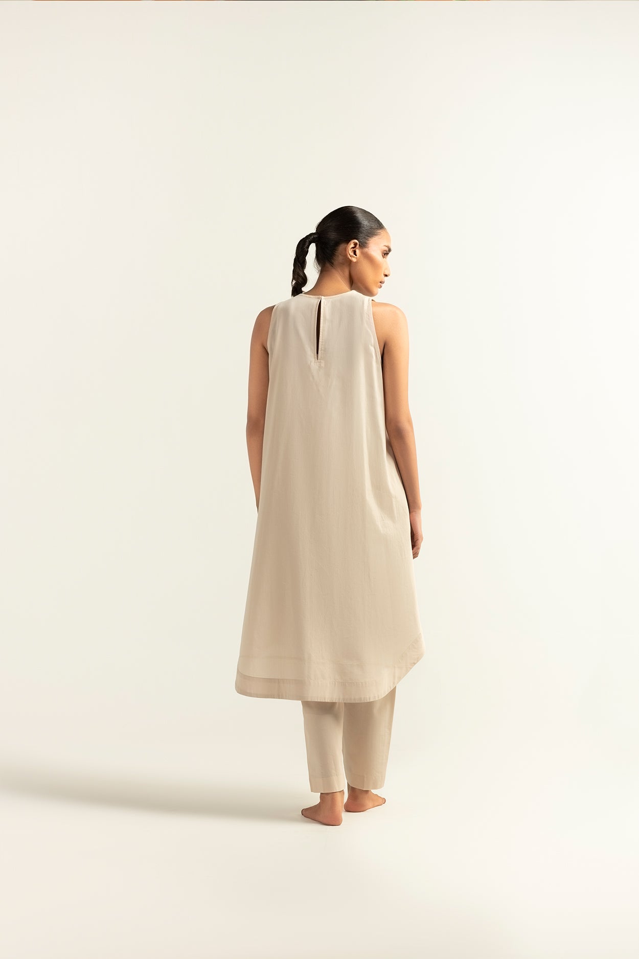 https://cdn.shopify.com/s/files/1/0663/9616/0233/files/Liana_8_20bea999-147b-4dd1-a53b-2a1f46b1259f.jpg?v=1755801097