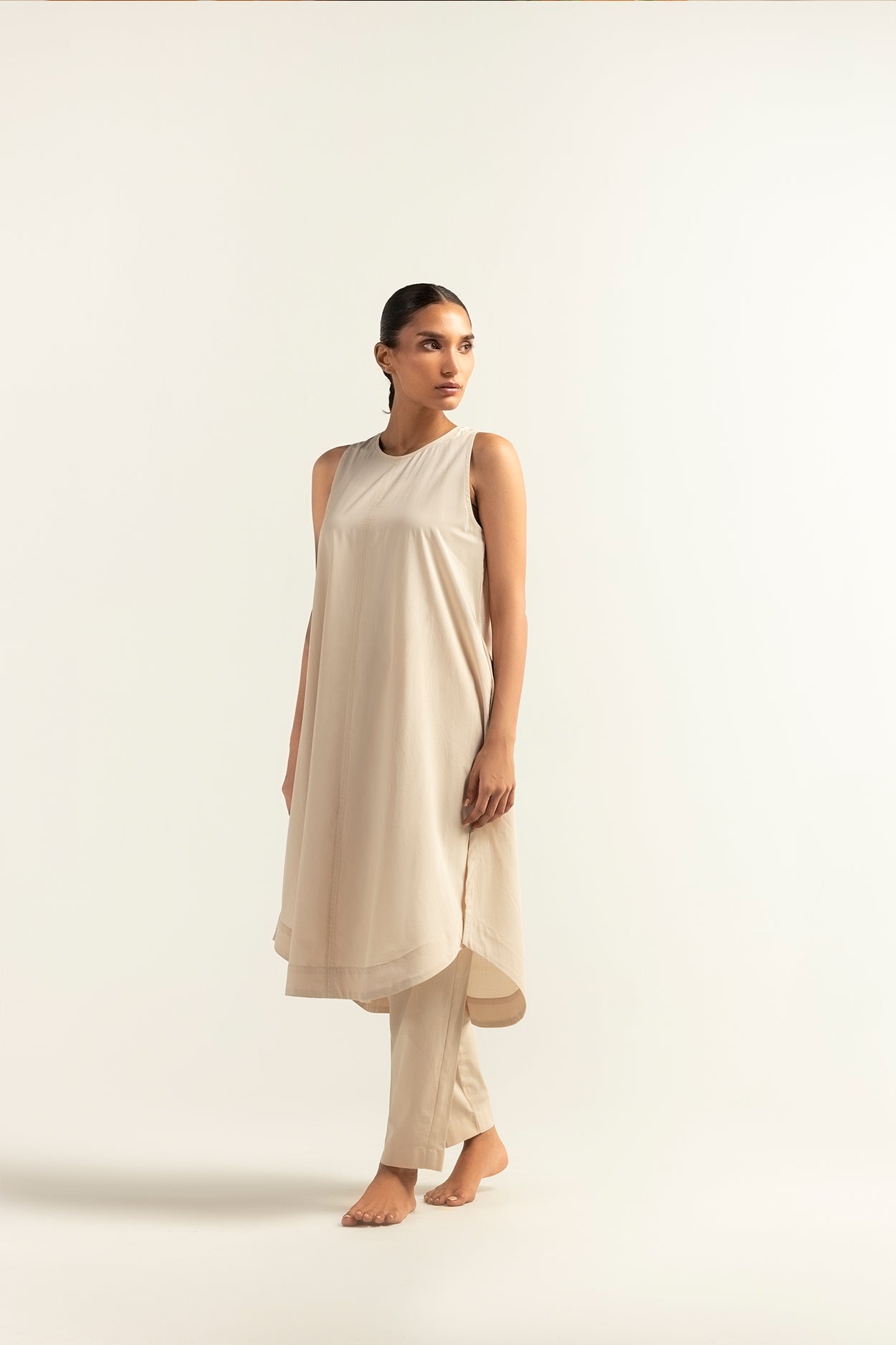 https://cdn.shopify.com/s/files/1/0663/9616/0233/files/Liana_9_82ef7b68-9f7d-4ade-b5c9-113e54625d4e.jpg?v=1755801097