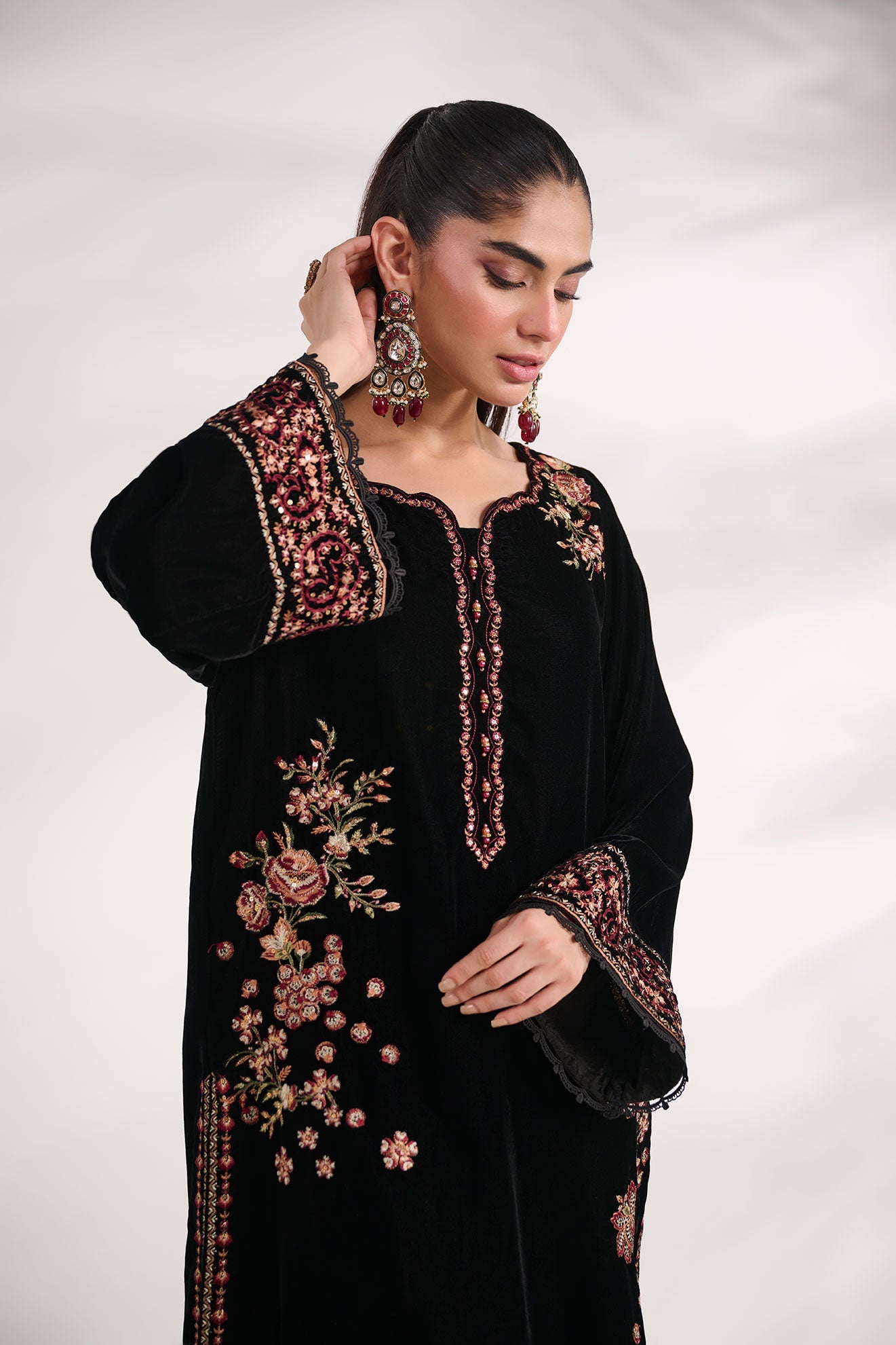 Fw24Da-1894 Black 1Pcs Embroidered Kurta