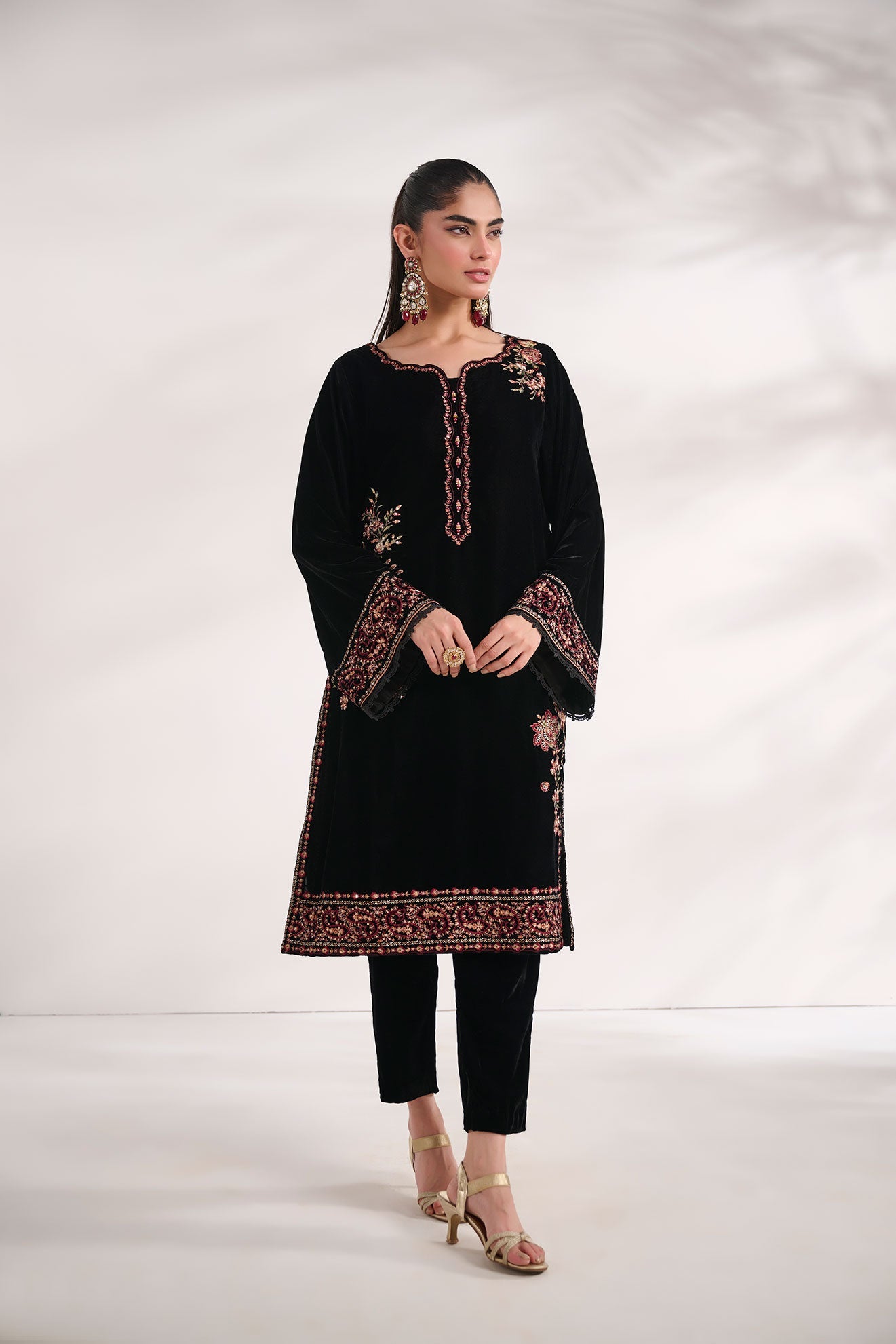 Fw24Da-1894 Black 1Pcs Embroidered Kurta
