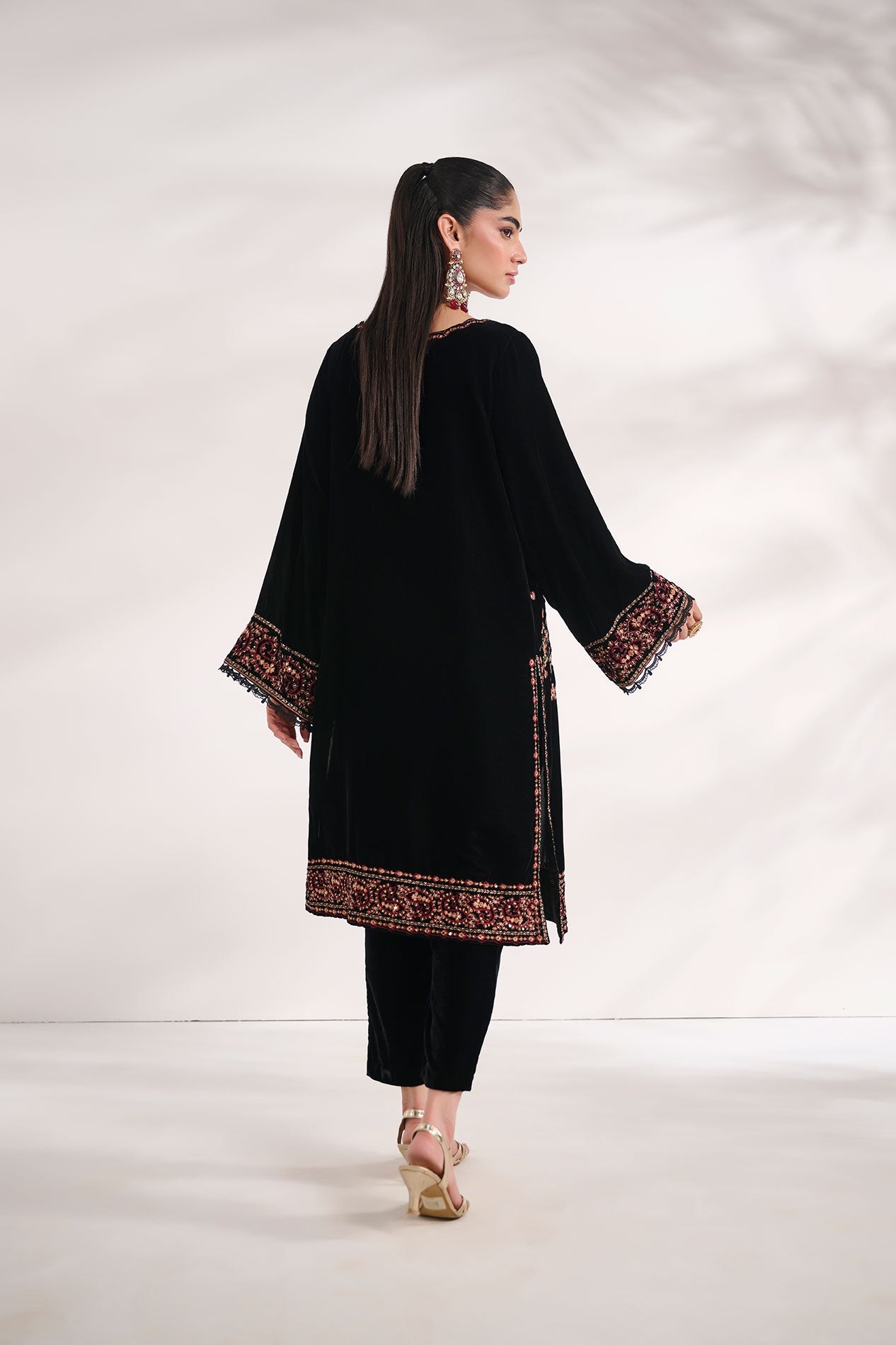 Fw24Da-1894 Black 1Pcs Embroidered Kurta