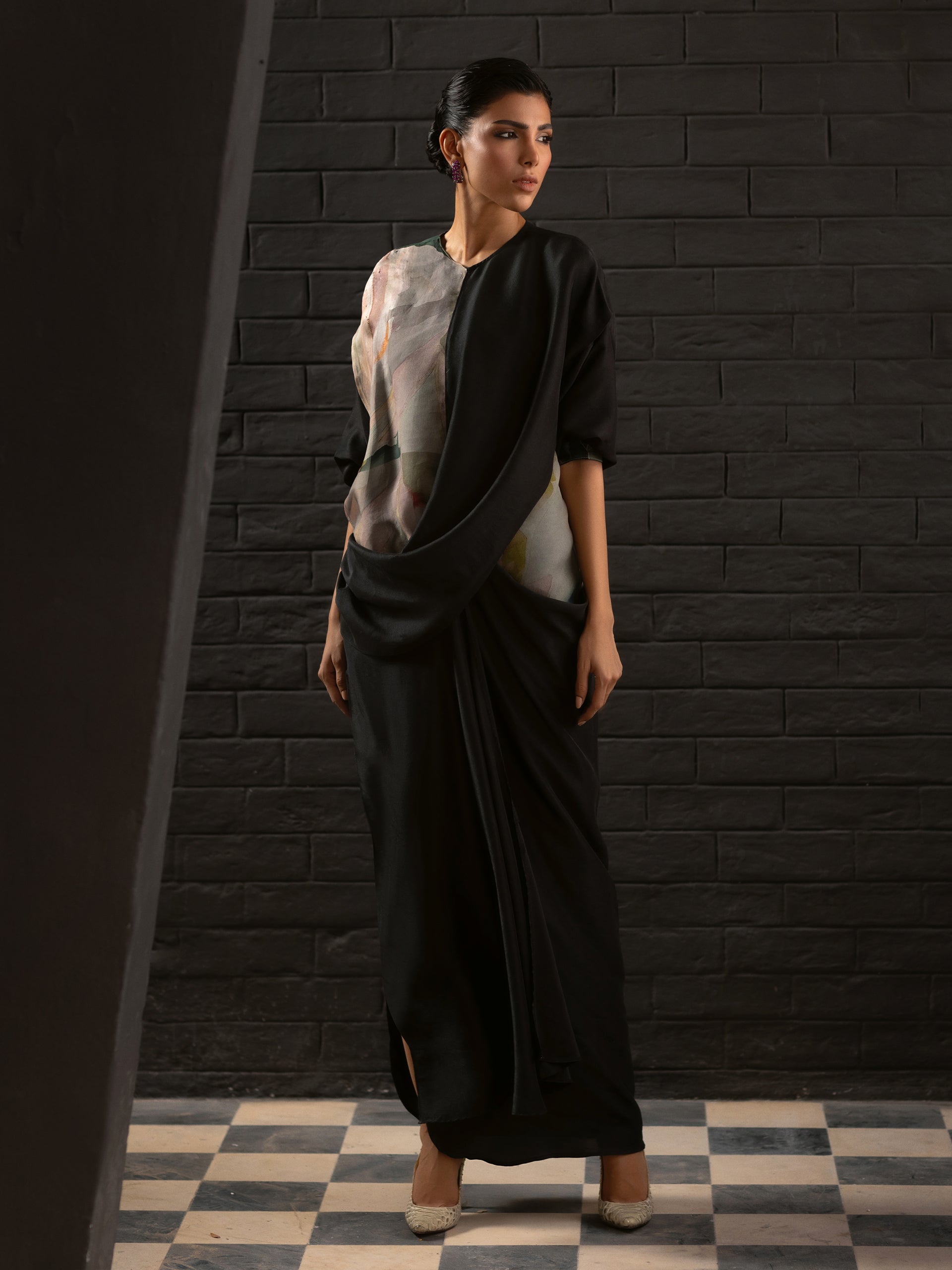 https://cdn.shopify.com/s/files/1/0768/4872/6205/files/Luca-Black-4.jpg?v=1777666404