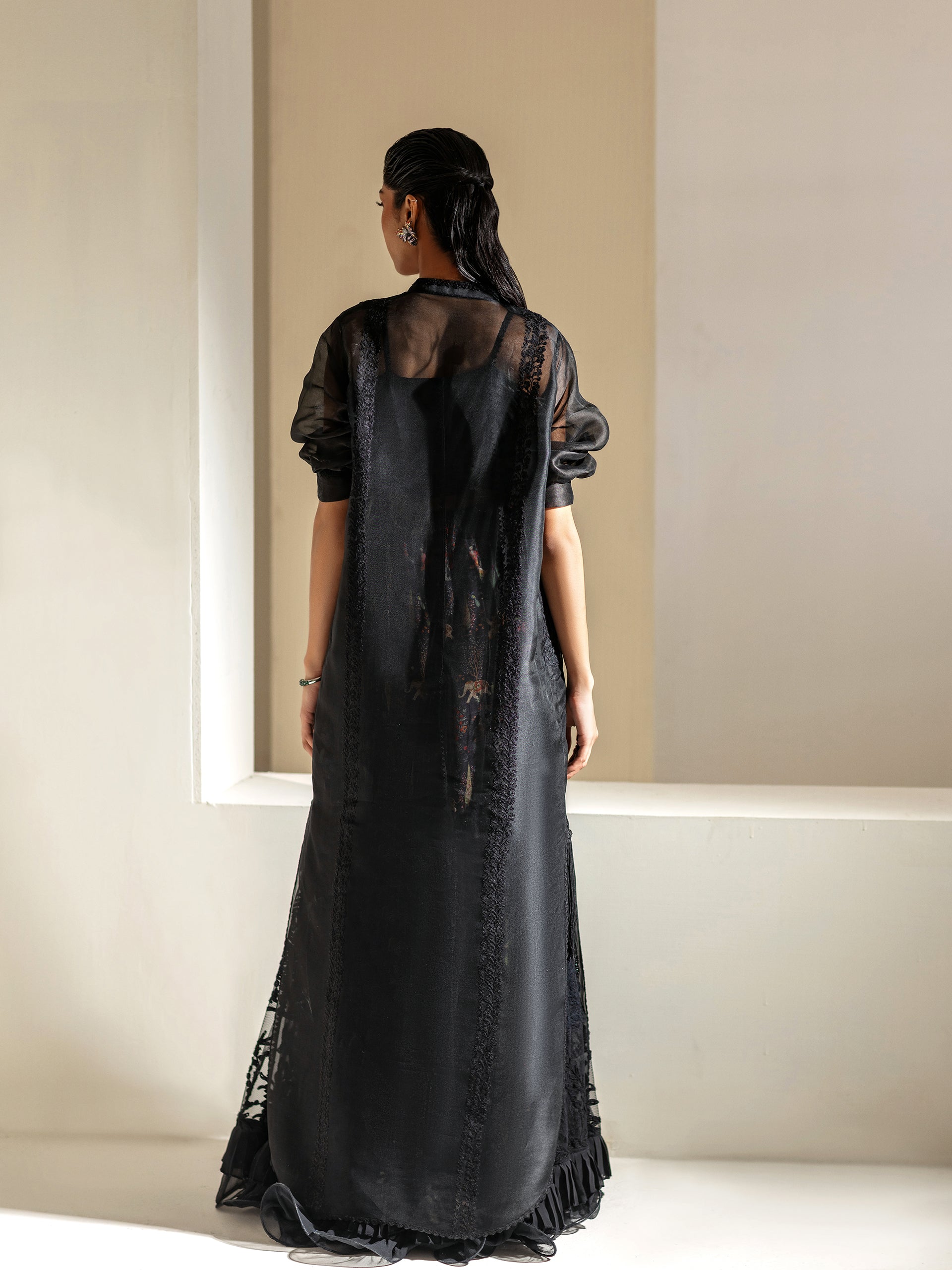 https://cdn.shopify.com/s/files/1/0768/4872/6205/files/Lyra-Black-3.jpg?v=1777669626