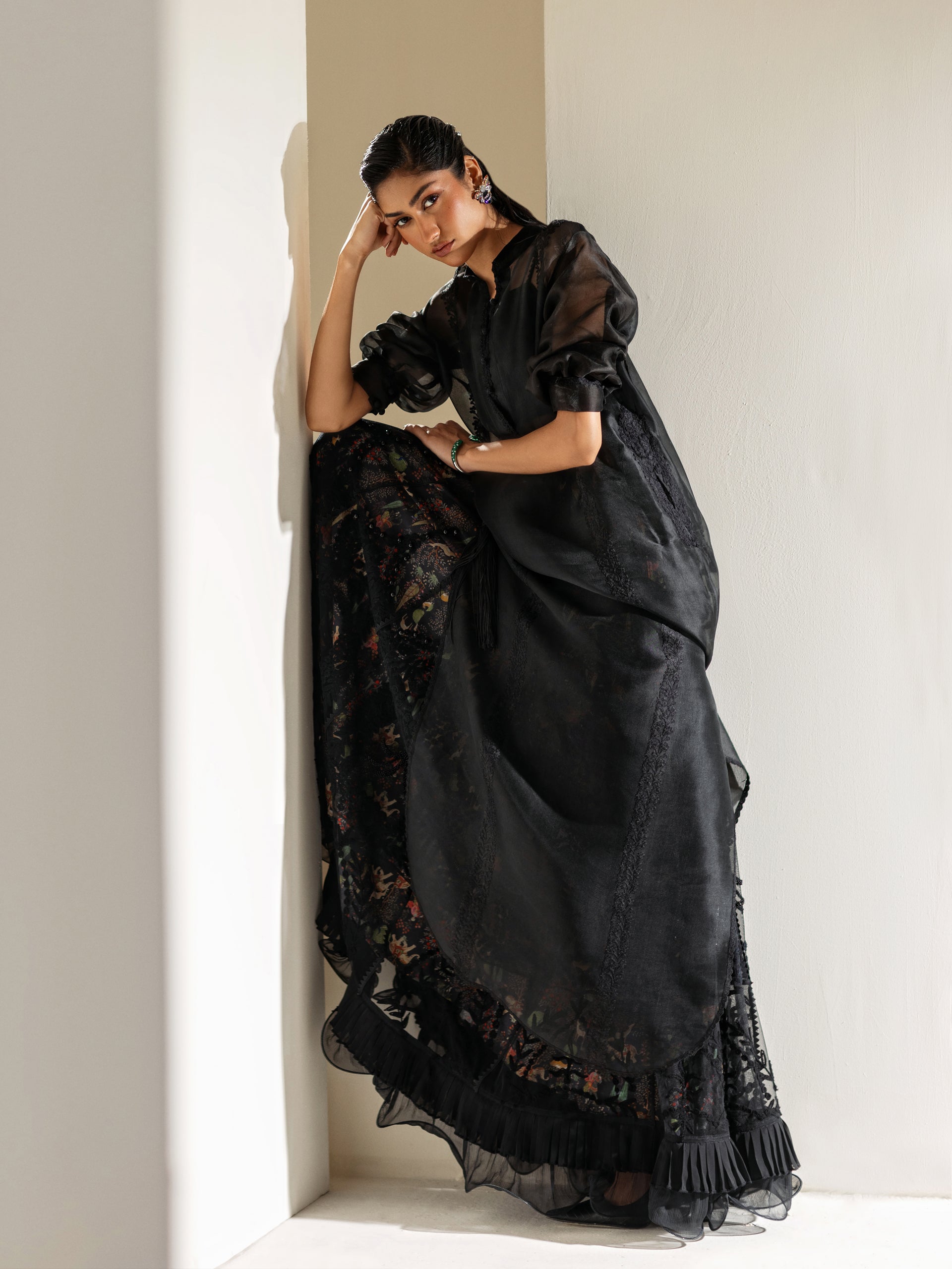 https://cdn.shopify.com/s/files/1/0768/4872/6205/files/Lyra-Black-4.jpg?v=1777669626