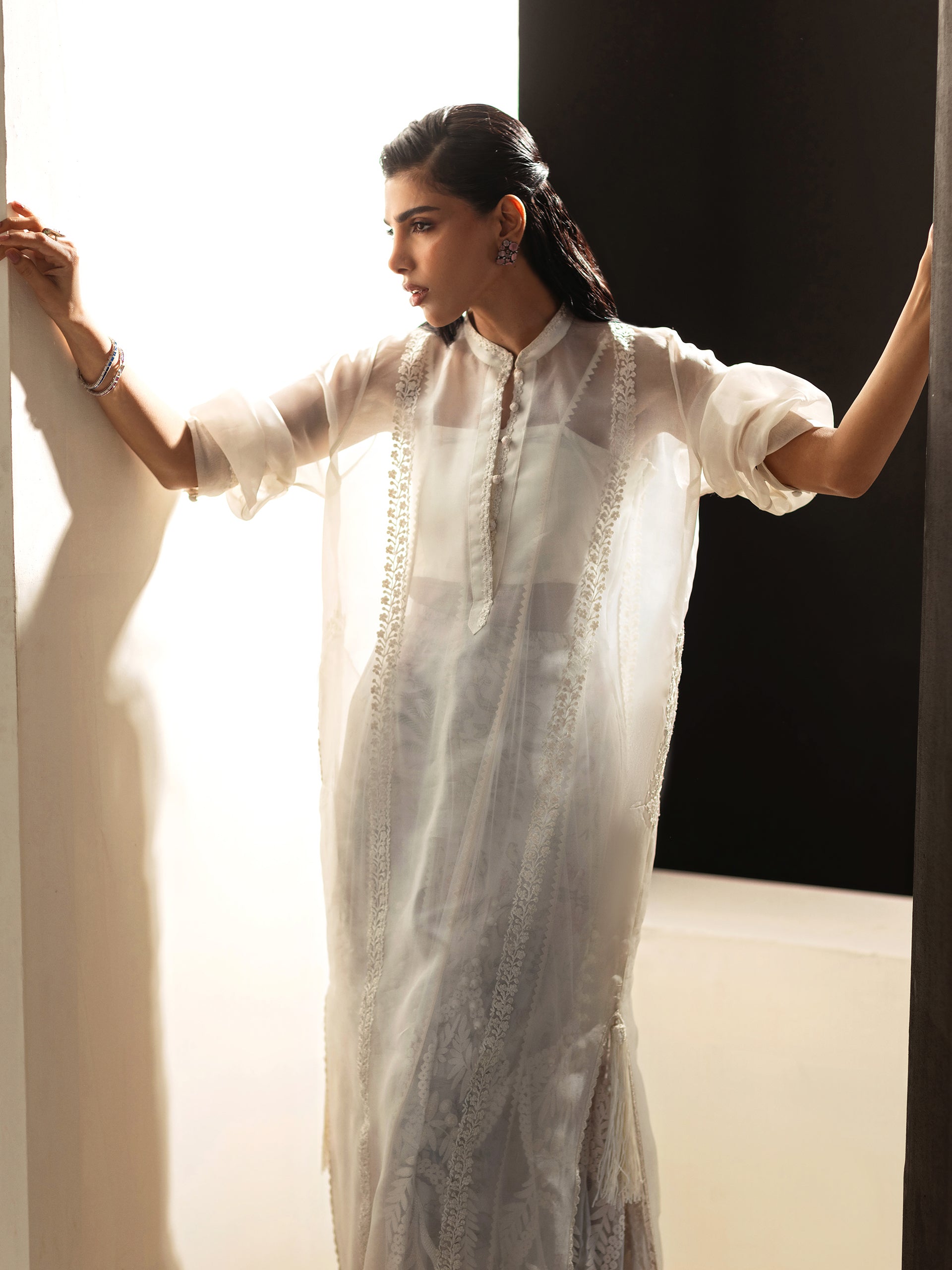 https://cdn.shopify.com/s/files/1/0768/4872/6205/files/Lyra-Ivory-3.jpg?v=1777669903