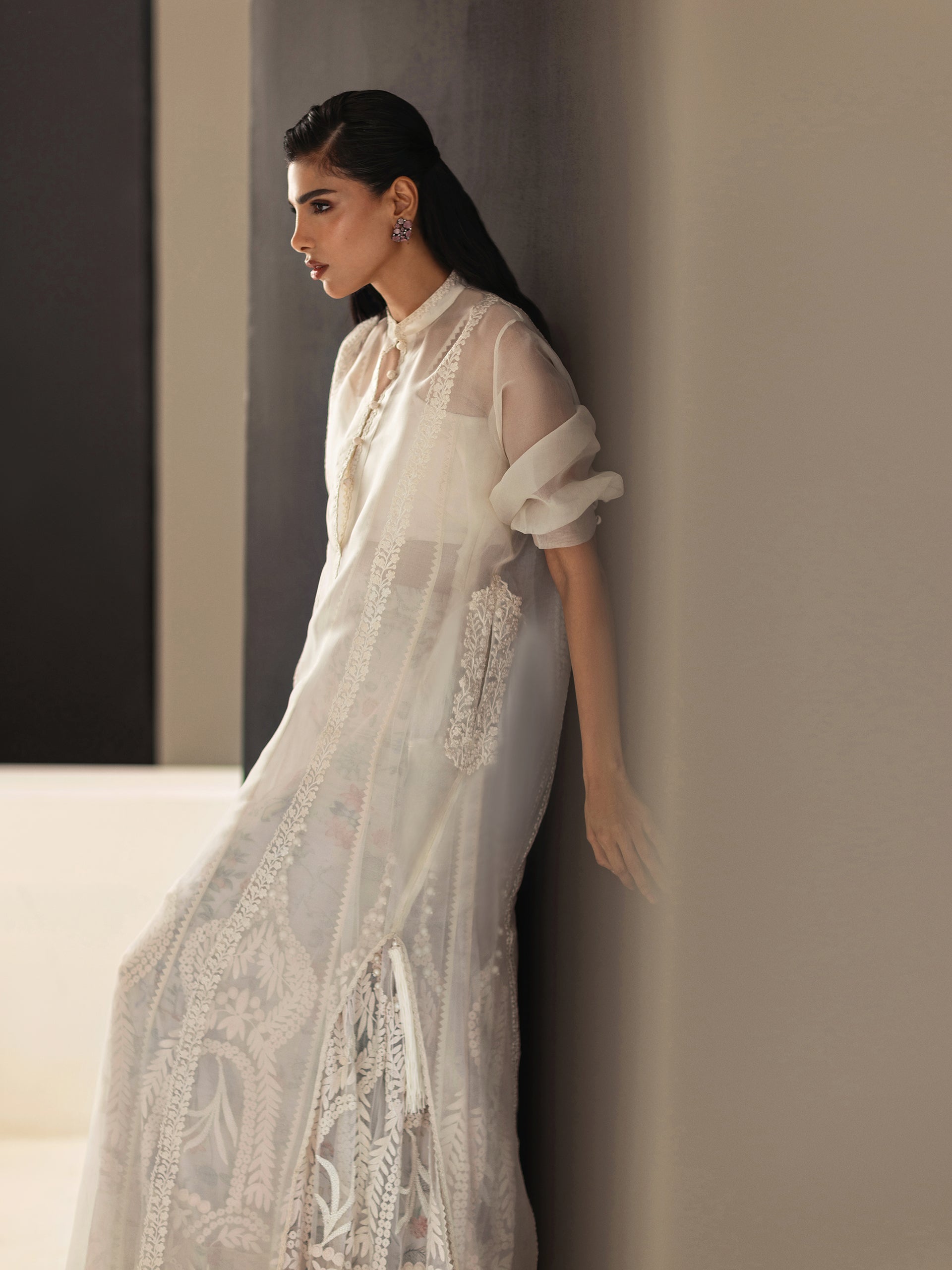 https://cdn.shopify.com/s/files/1/0768/4872/6205/files/Lyra-Ivory-4.jpg?v=1777669903