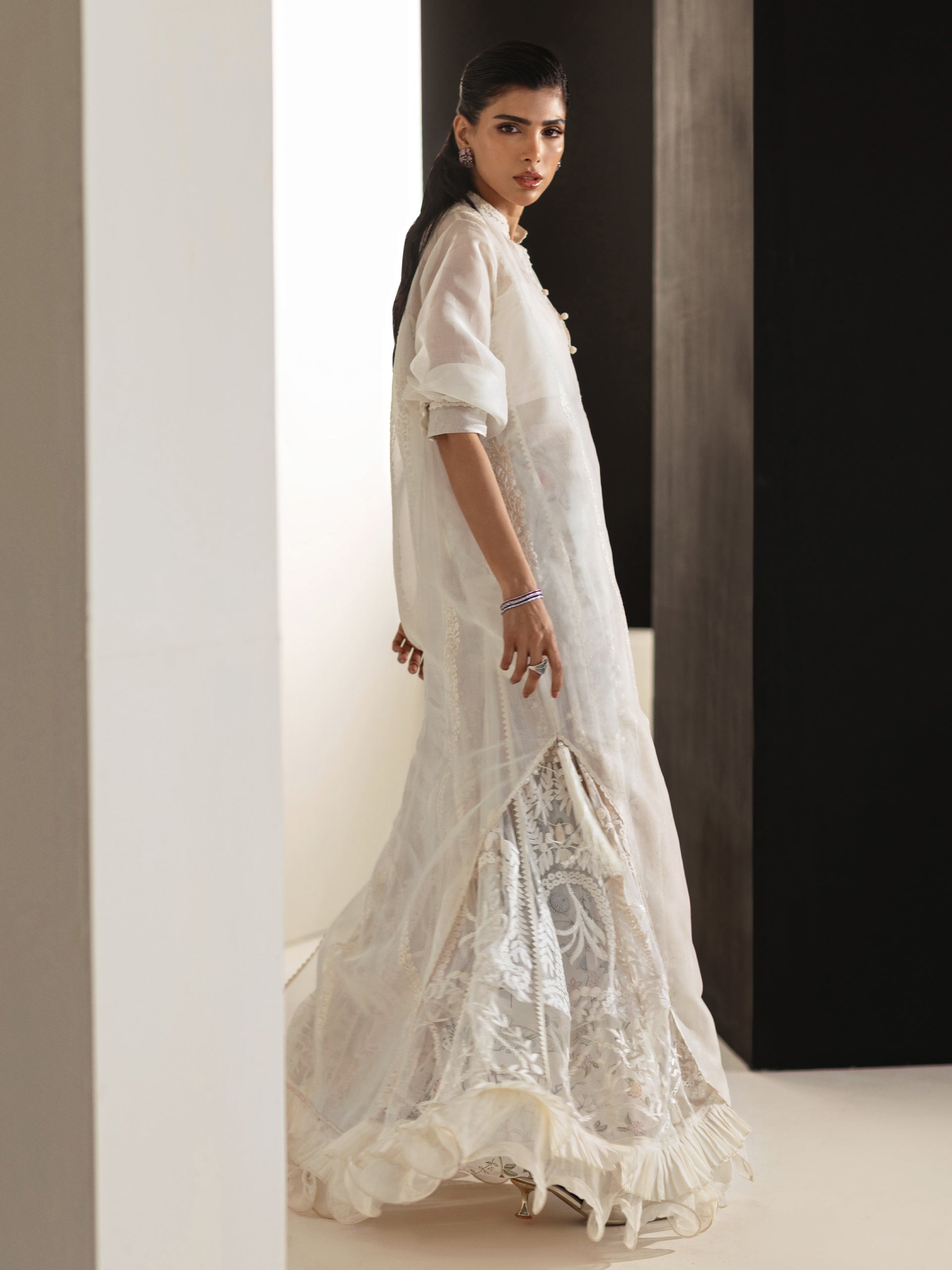 https://cdn.shopify.com/s/files/1/0768/4872/6205/files/Lyra-Ivory-6.jpg?v=1777669903