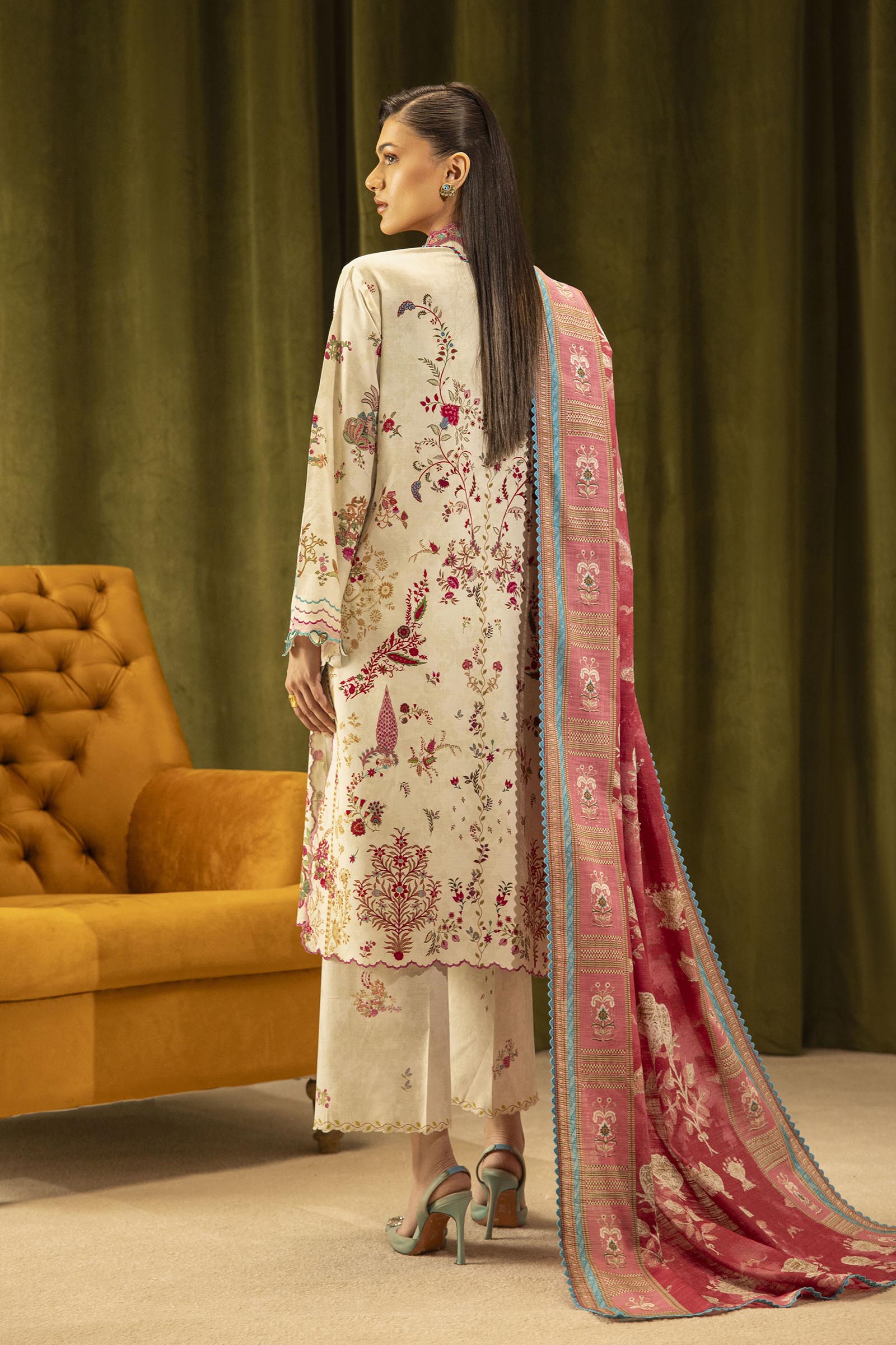 Unstitched Linen Muzlin 3 Piece Suit