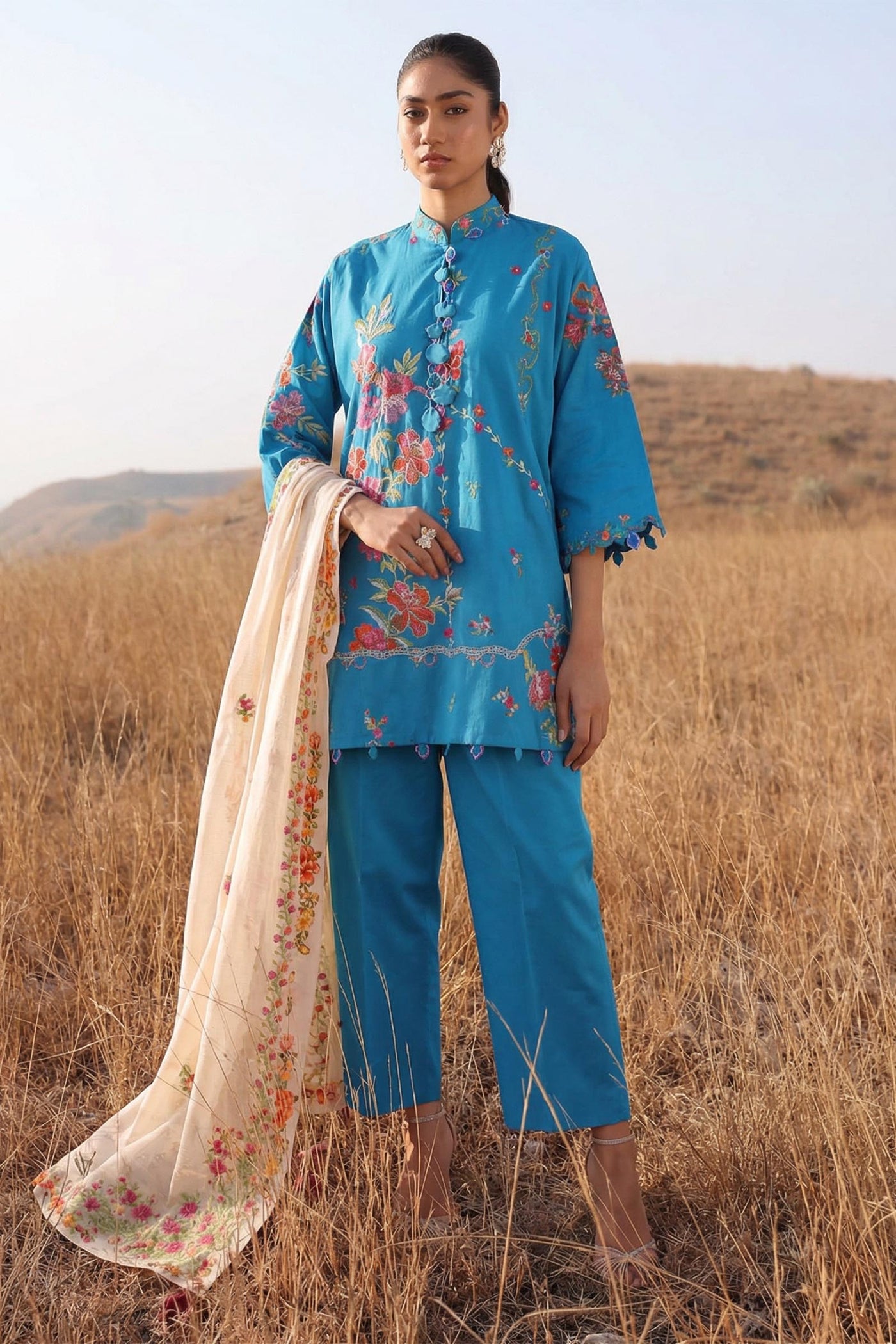 sana-safinaz-pool-22840091