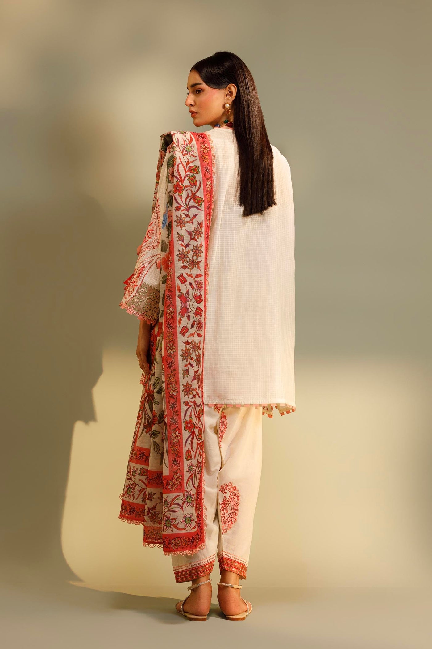 sana-safinaz-pool-12840217