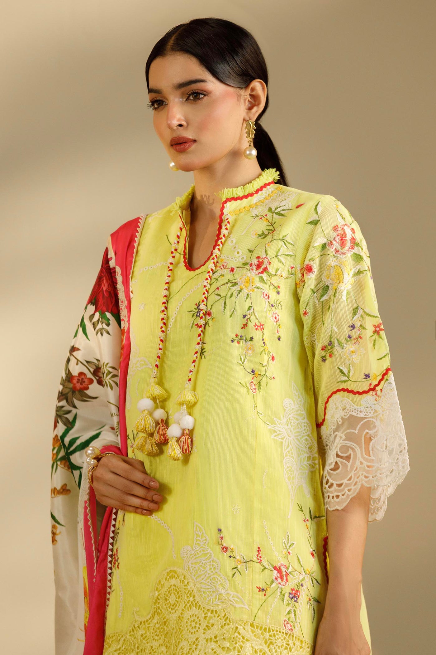 sana-safinaz-pool-86688478