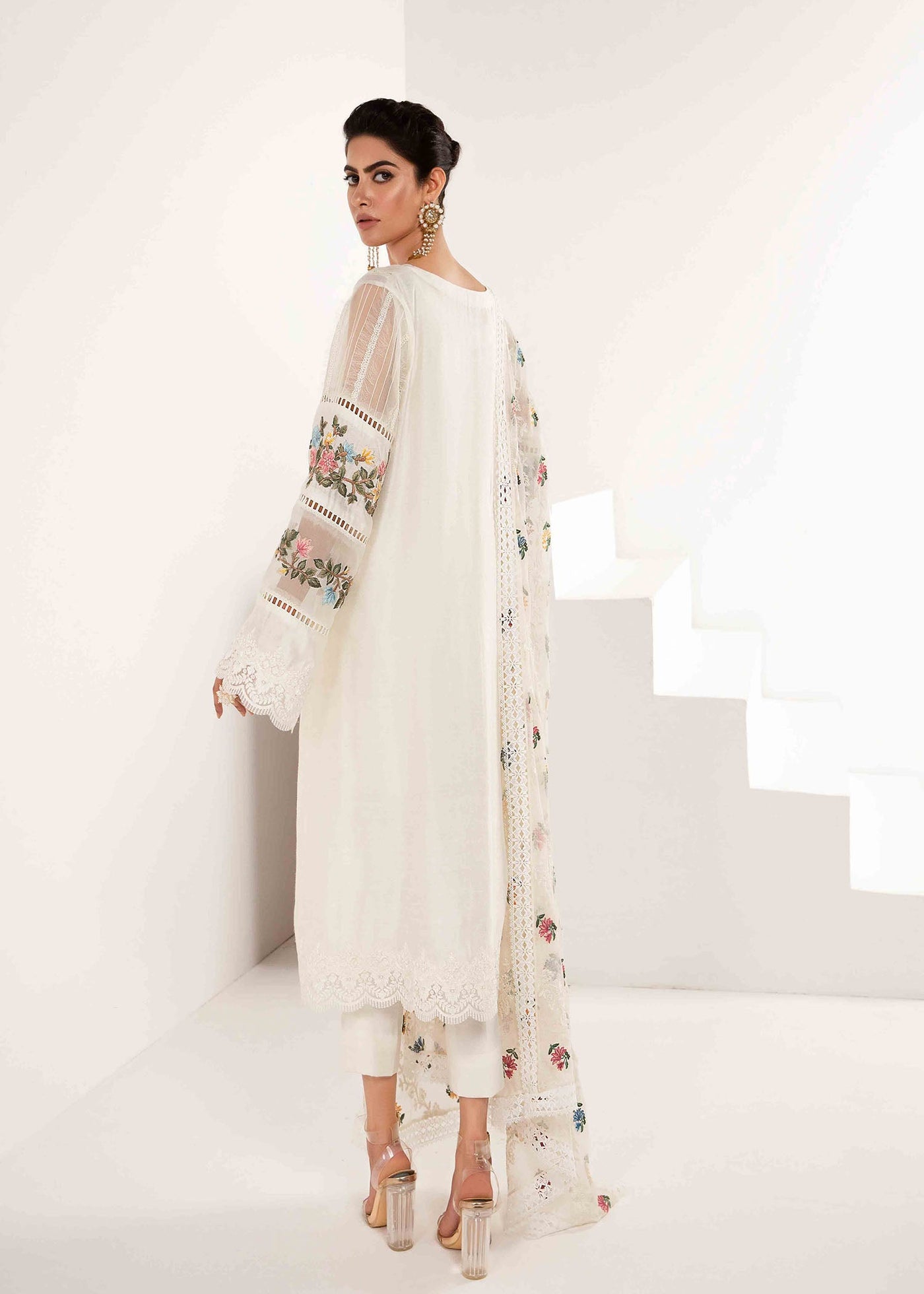 https://cdn.shopify.com/s/files/1/1625/9005/products/MANTRARESIZE5159A6874.jpg?v=1593788151