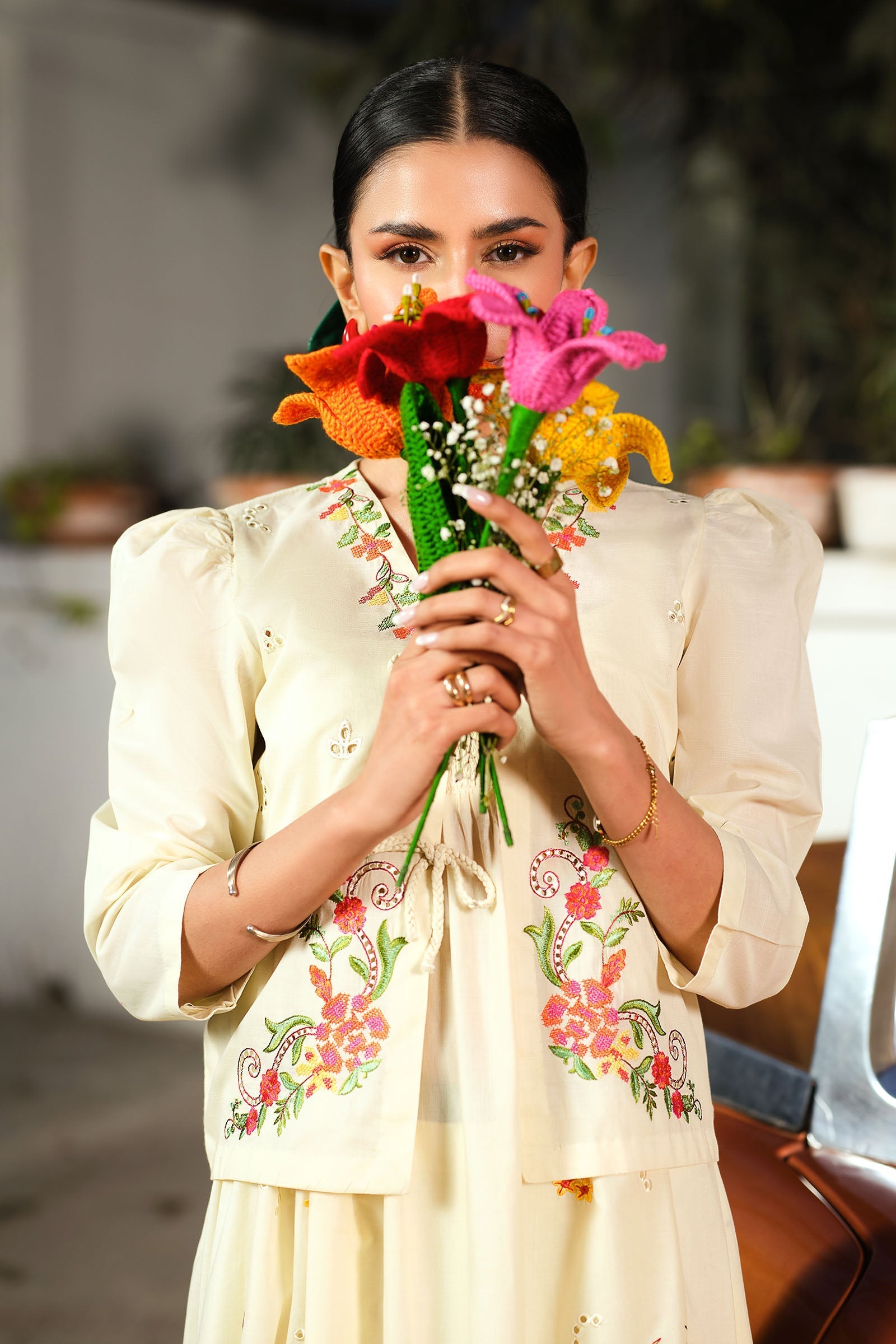2 Pc Embroidered Slub Lawn Suit