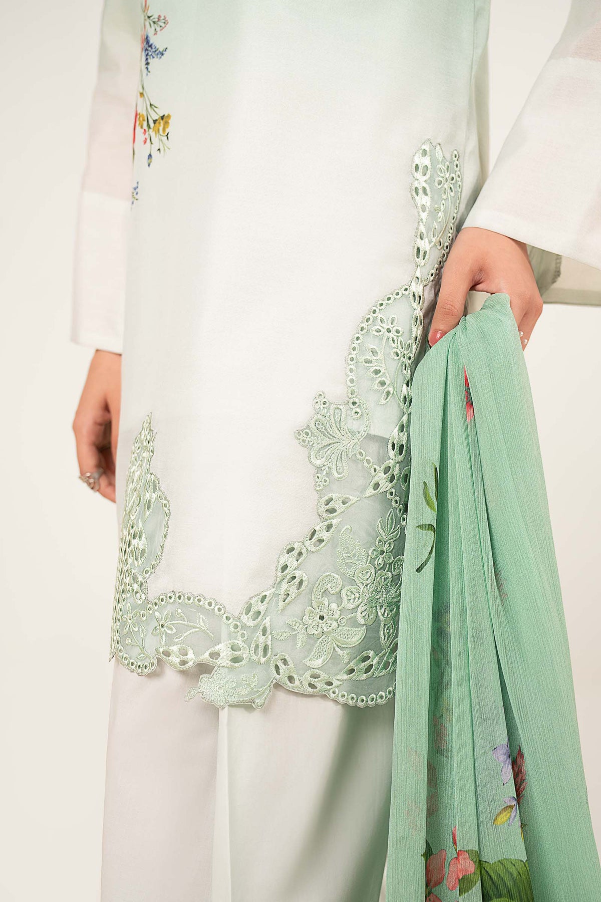 3 Pc Embroidered Paper Lawn Suit