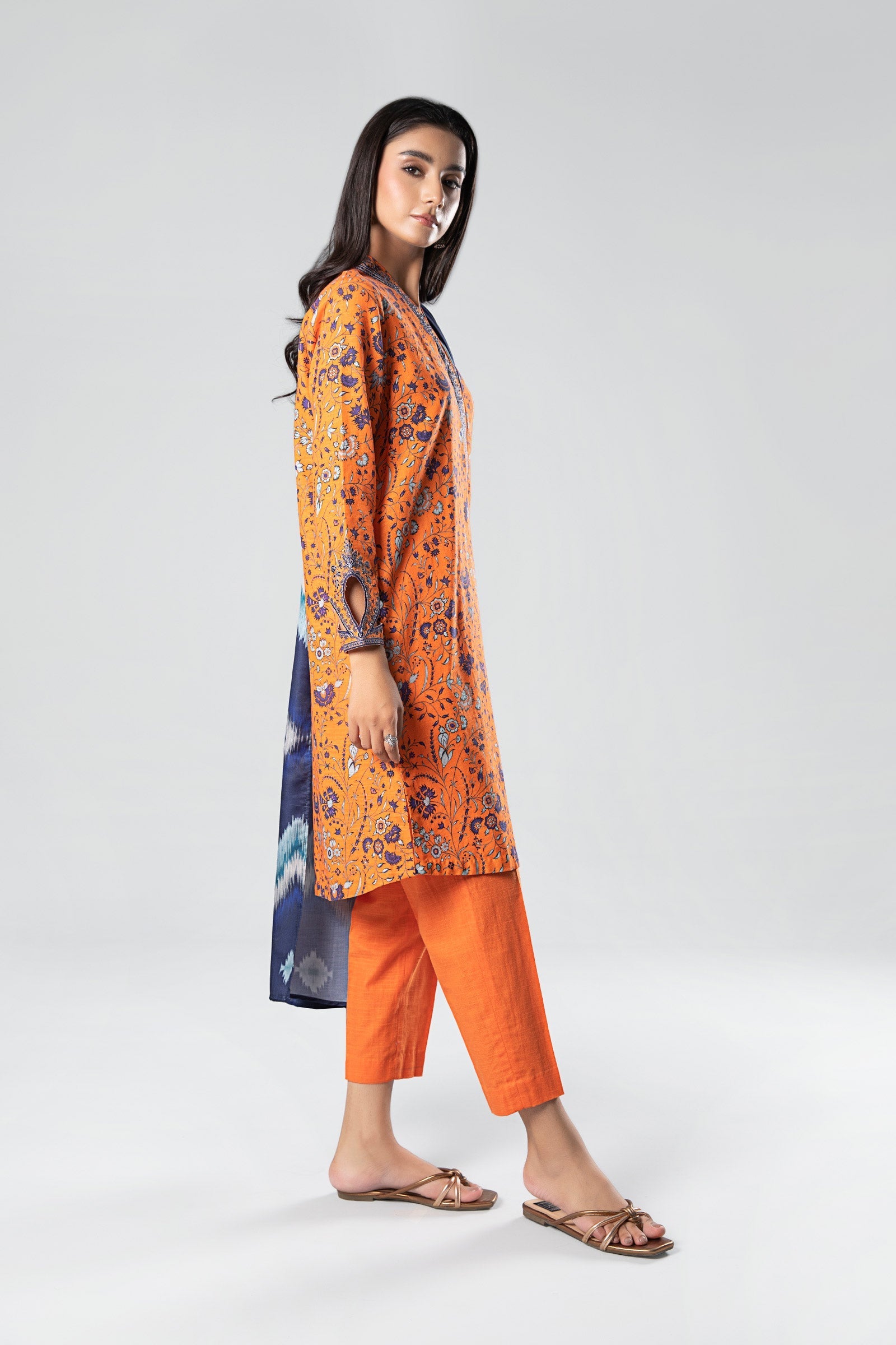 3 Pc Printed Khaddar Suit
