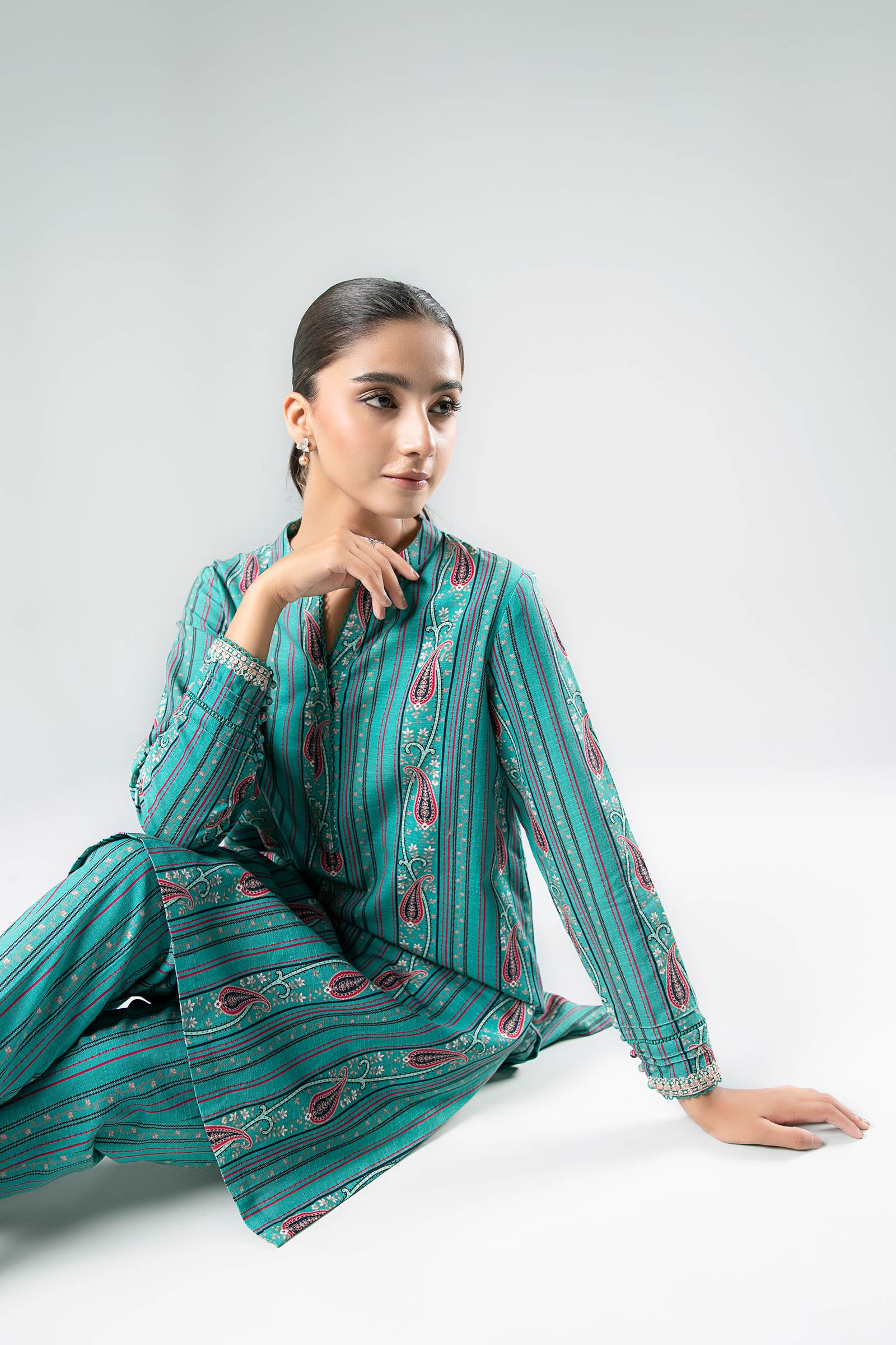 2 Pc Printed Khaddar Suit