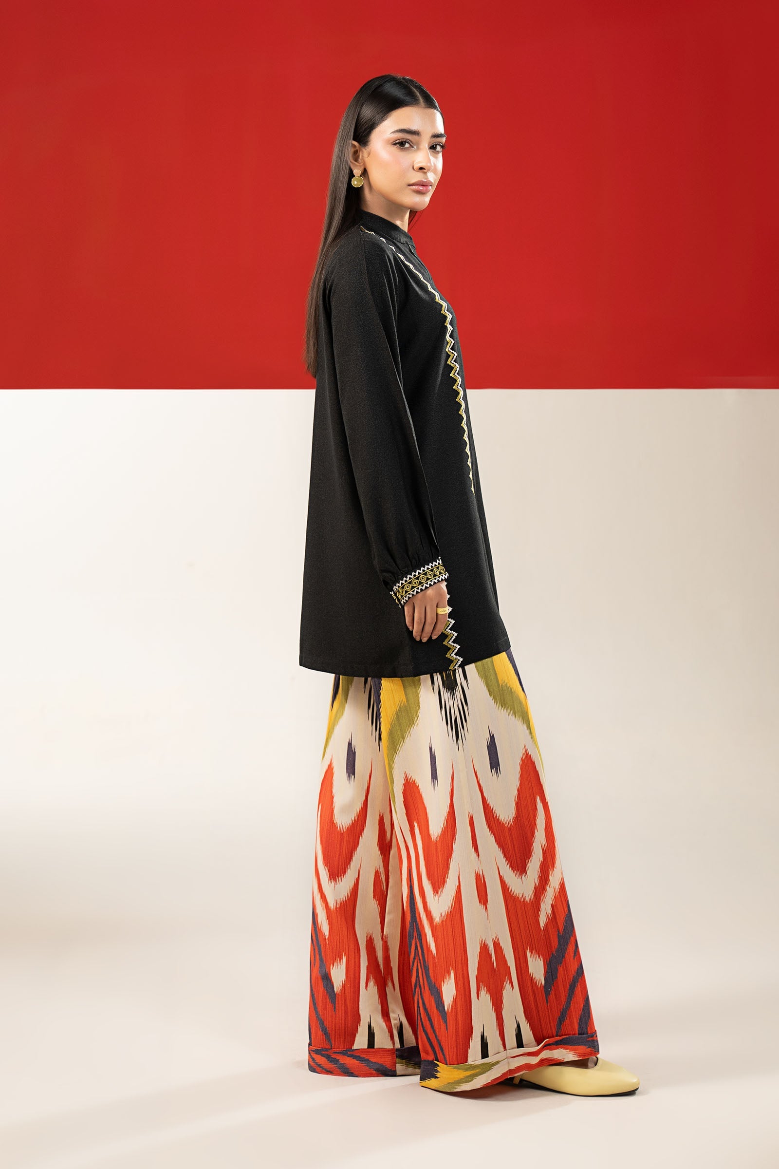 2 Pc Embroidered Karandi Suit