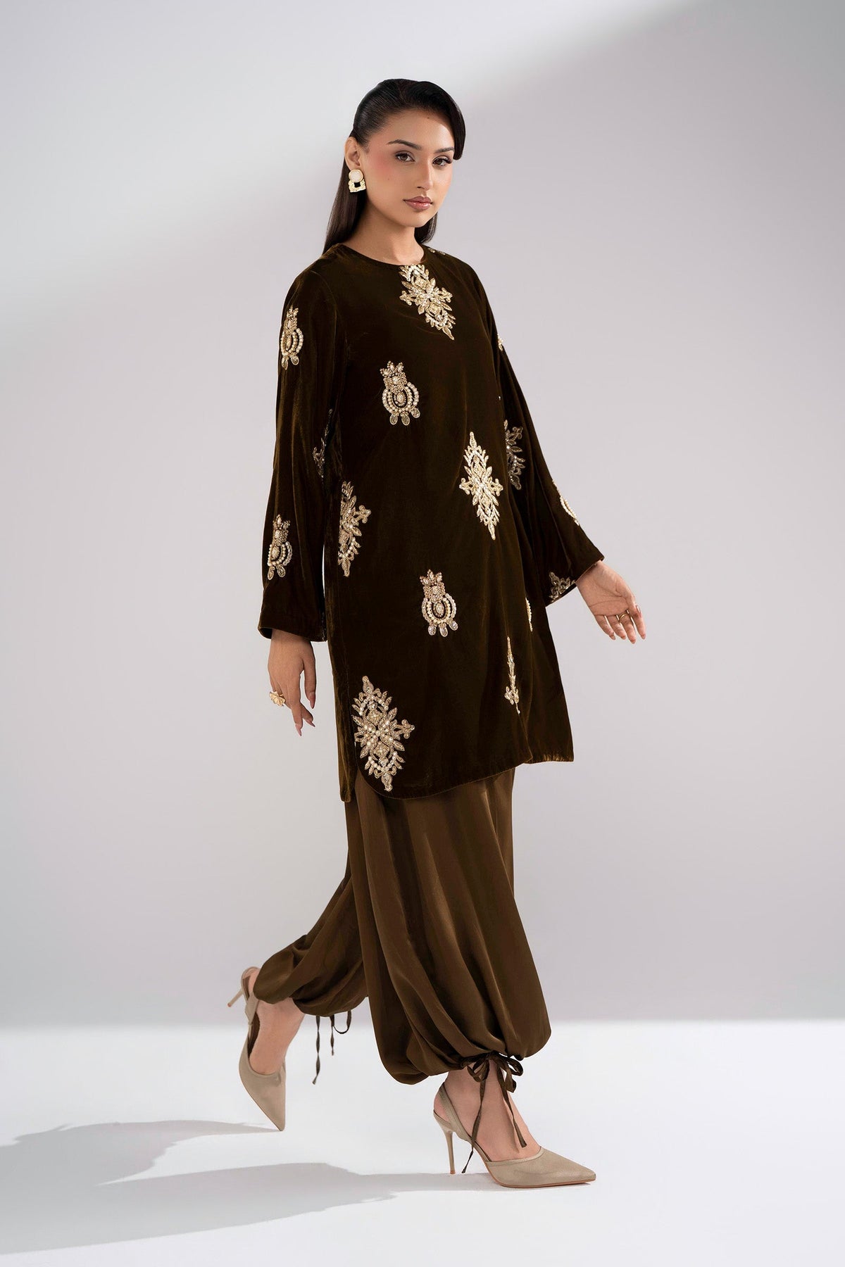 2 Pc Embroidered Velvet Suit