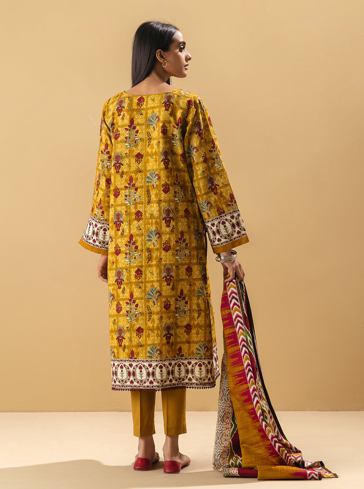 3 Piece - Embroidered Khaddar Suit - Amber Gardenia