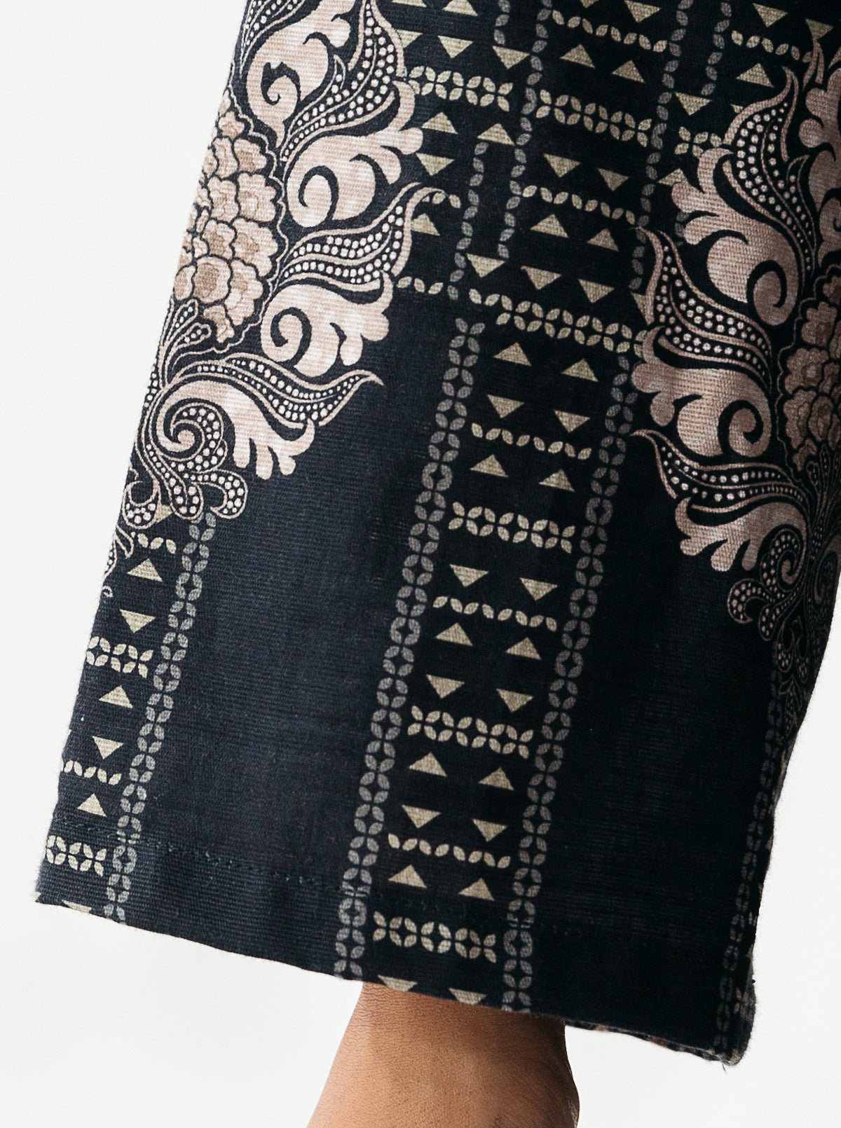 2 Piece Embroidered Khaddar Suit-Nighty Silver (Unstitched)