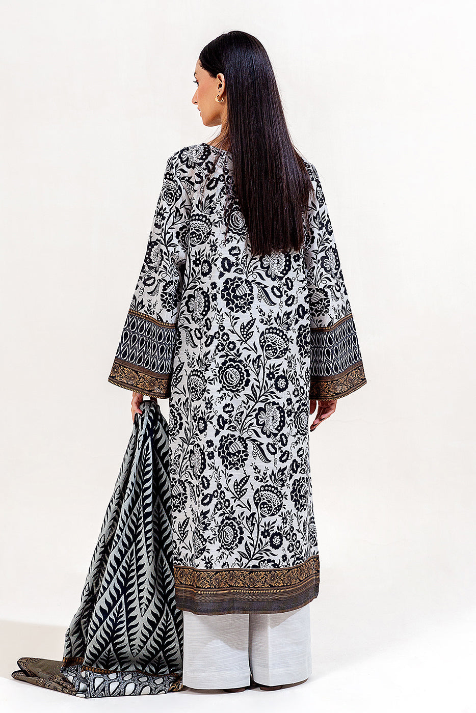 3 Piece Printed Khaddar Suit-Monochrome Pitch (Unstitched)