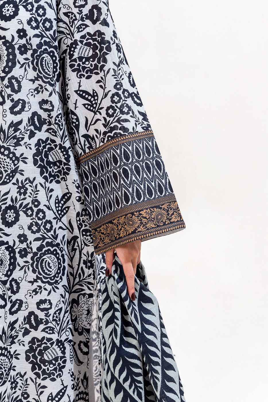3 Piece Printed Khaddar Suit-Monochrome Pitch (Unstitched)