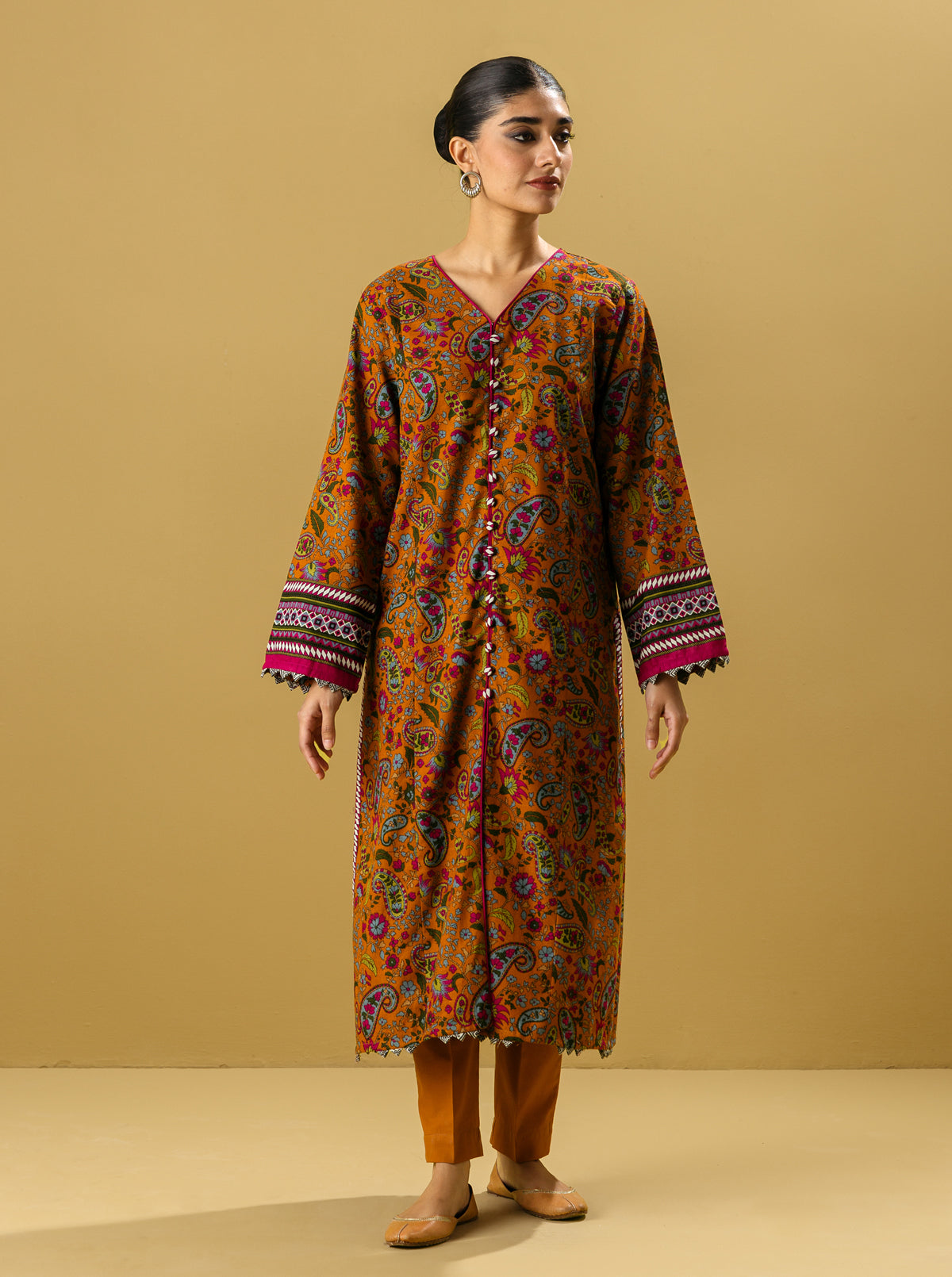 2 Piece - Printed Khaddar Suit - Straw Harrest