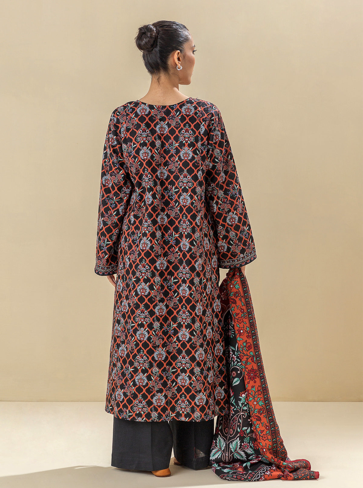 2 Piece - Printed Khaddar Suit With Herringbone Shawl - Ebony Sunrise