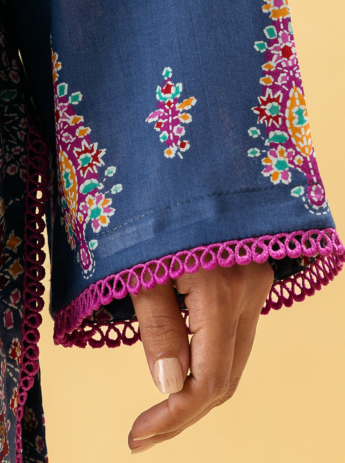 2 PIECE - PRINTED LAWN SUIT - MAJESTIC FLORETMB4S22U11-BLUE-2000000200778-2PC