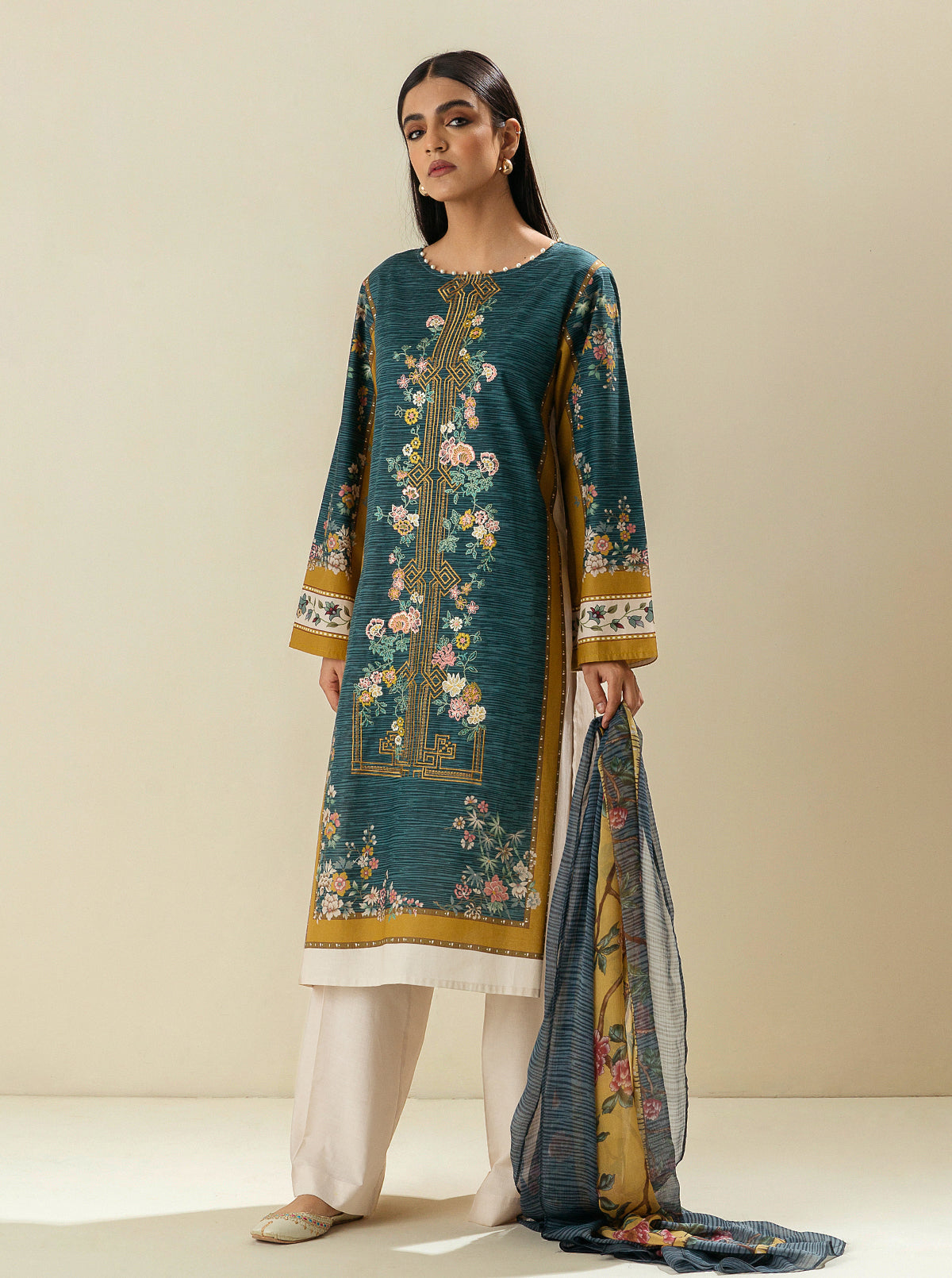 3 Piece - Embroidered Lawn Suit - Oriental Blue