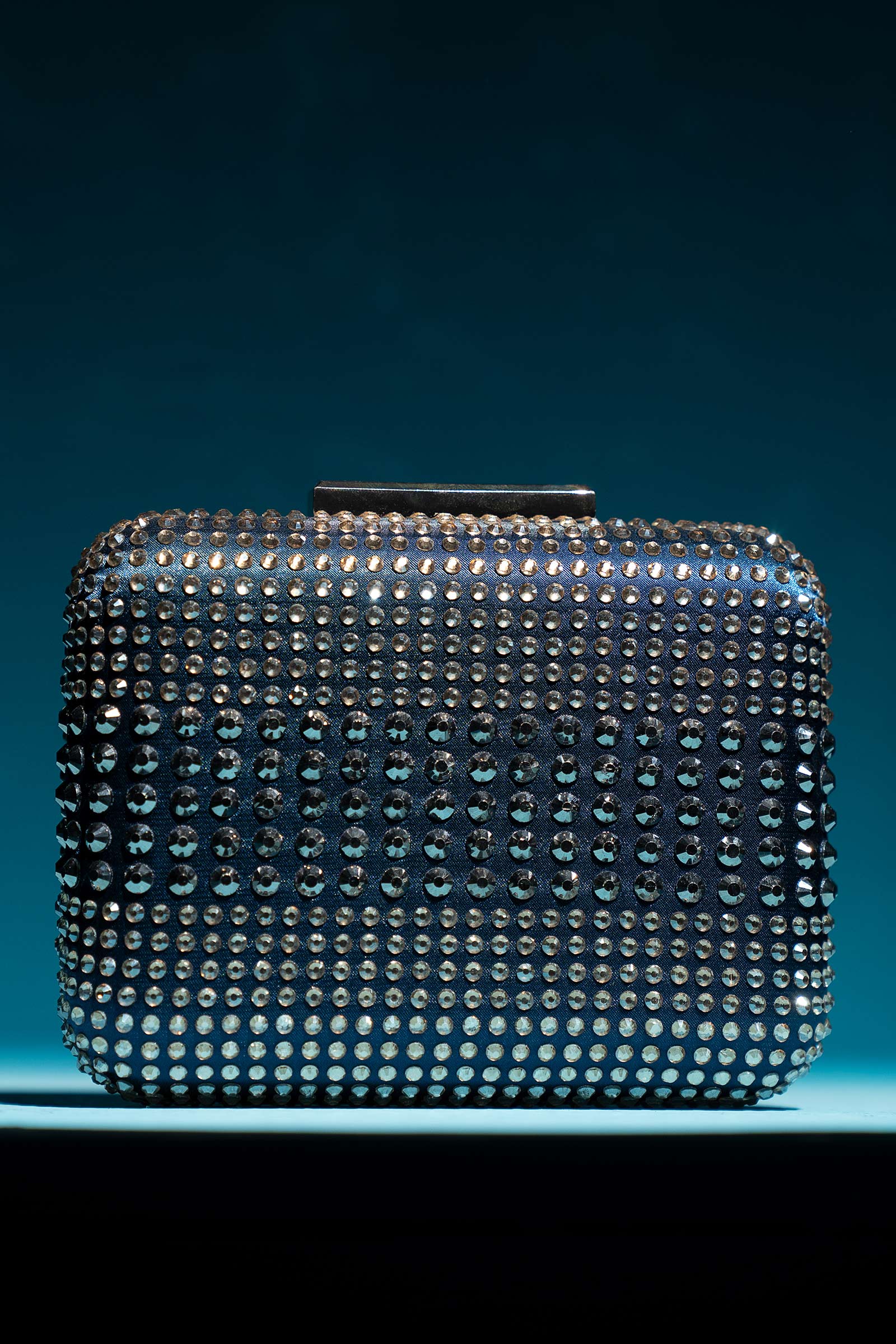 https://cdn.shopify.com/s/files/1/0620/8788/9062/files/MBG-W25-10BlueFront_A.jpg?v=1763735190