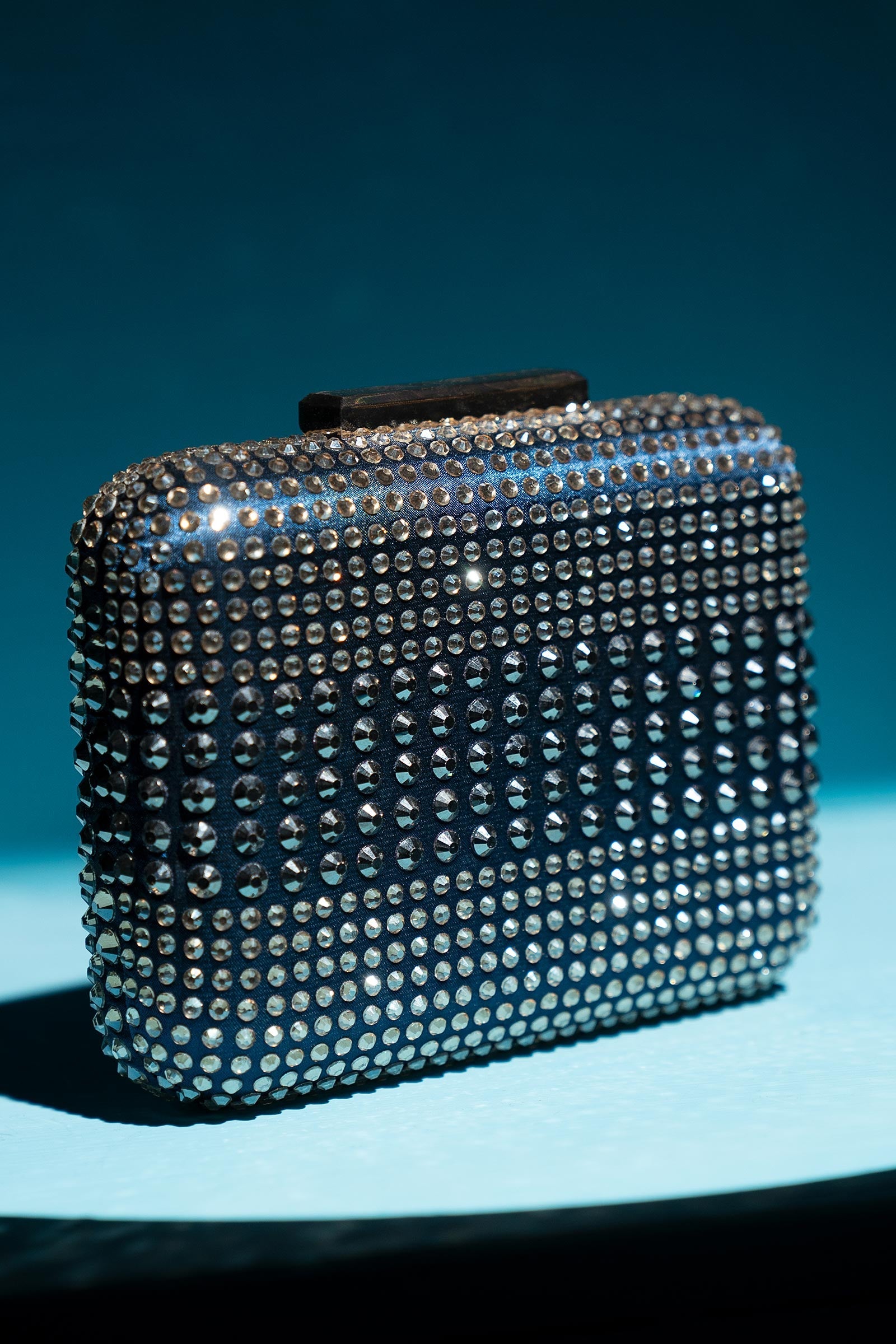 https://cdn.shopify.com/s/files/1/0620/8788/9062/files/MBG-W25-10BlueSide_B.jpg?v=1763735190