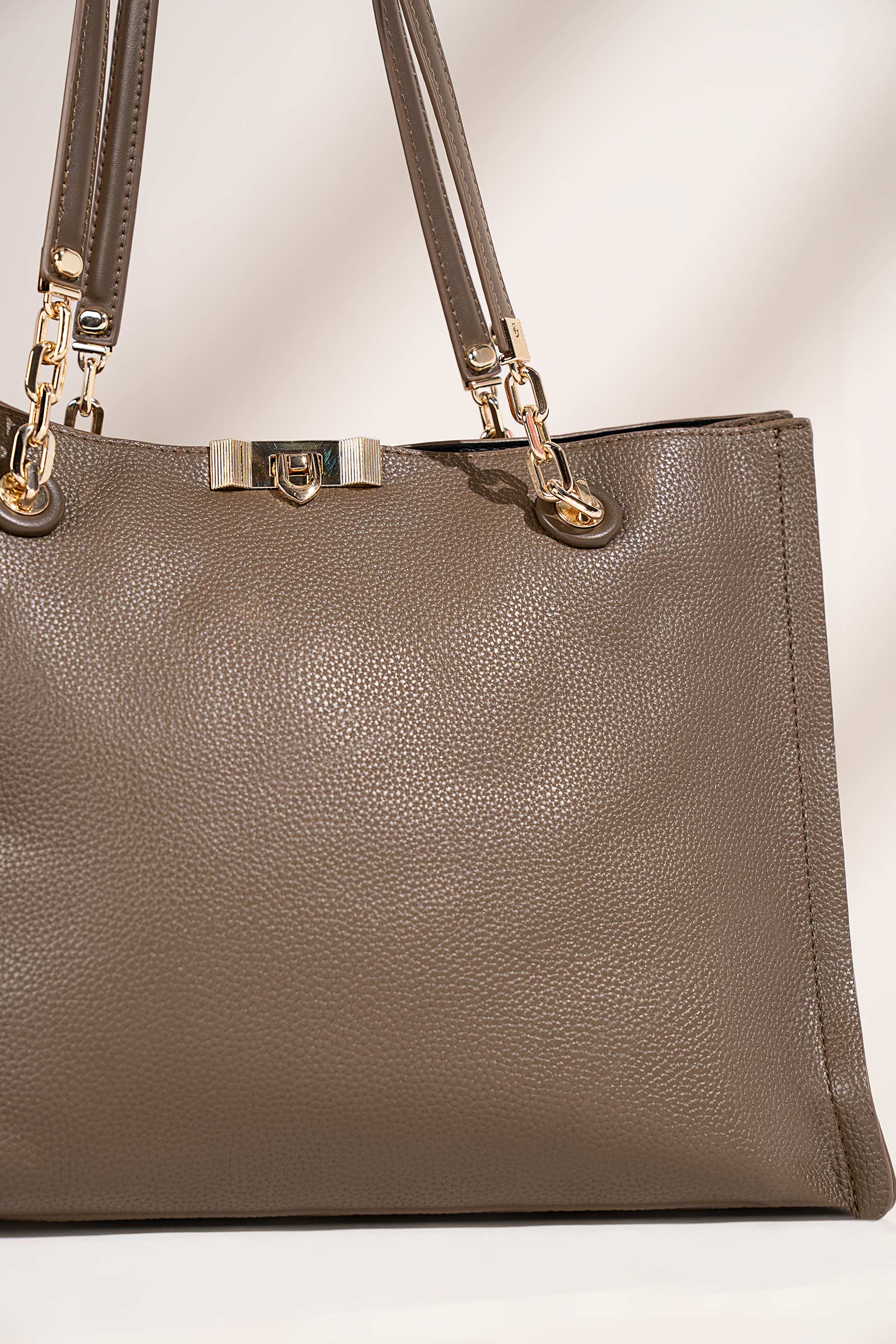 https://cdn.shopify.com/s/files/1/0620/8788/9062/files/MBG-W25-17OliveCloseup_E.jpg?v=1763735832