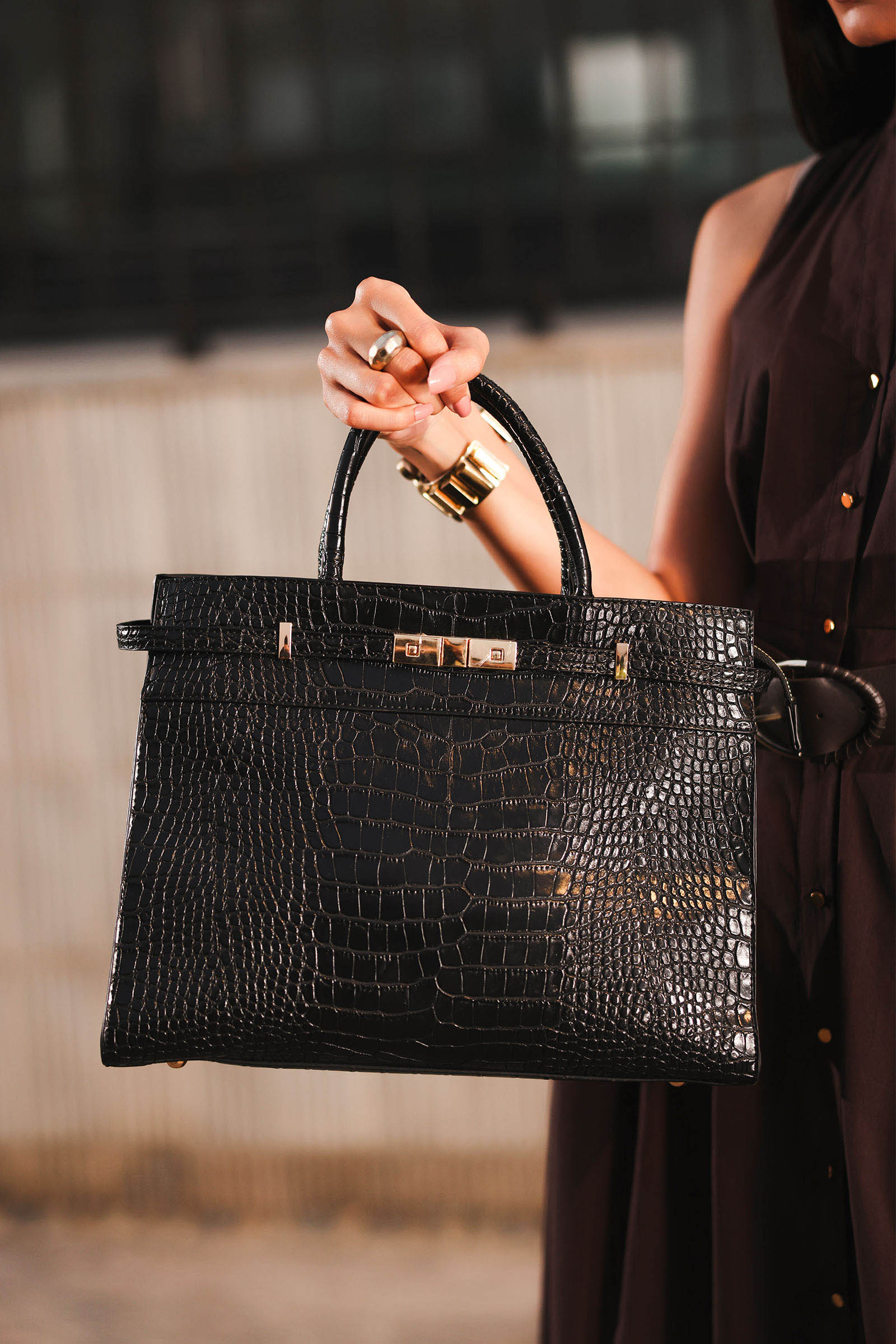 https://cdn.shopify.com/s/files/1/0620/8788/9062/files/MBG-W25-18-Black_Closeup_C.jpg?v=1763735915