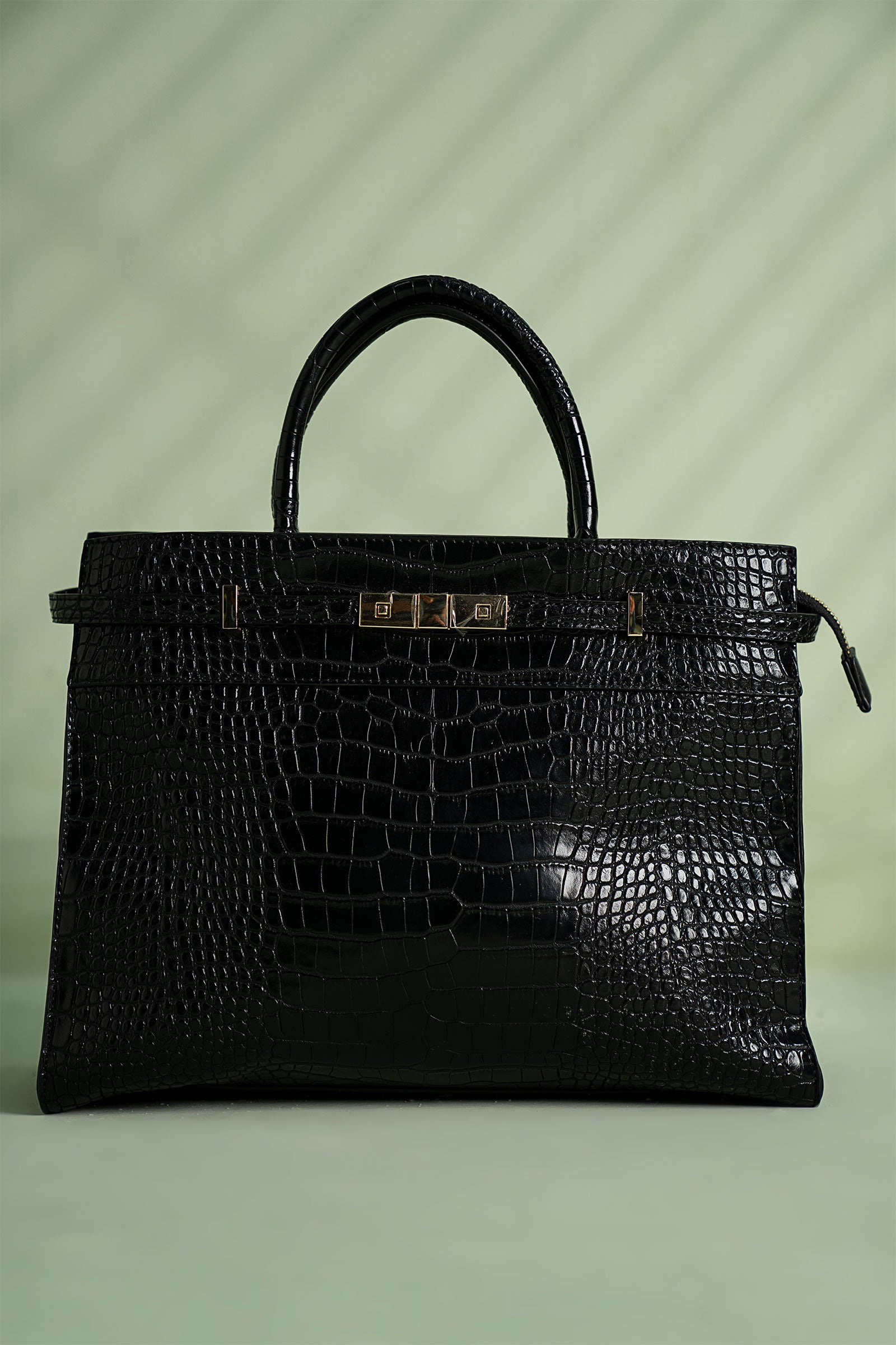 https://cdn.shopify.com/s/files/1/0620/8788/9062/files/MBG-W25-18BlackBack_C.jpg?v=1763735915