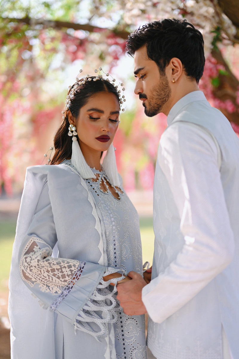 https://cdn.shopify.com/s/files/1/2044/1461/products/MEHLUMQALAM-71_9564b953-d903-48a6-b891-f023c19e884a.jpg?v=1680163122