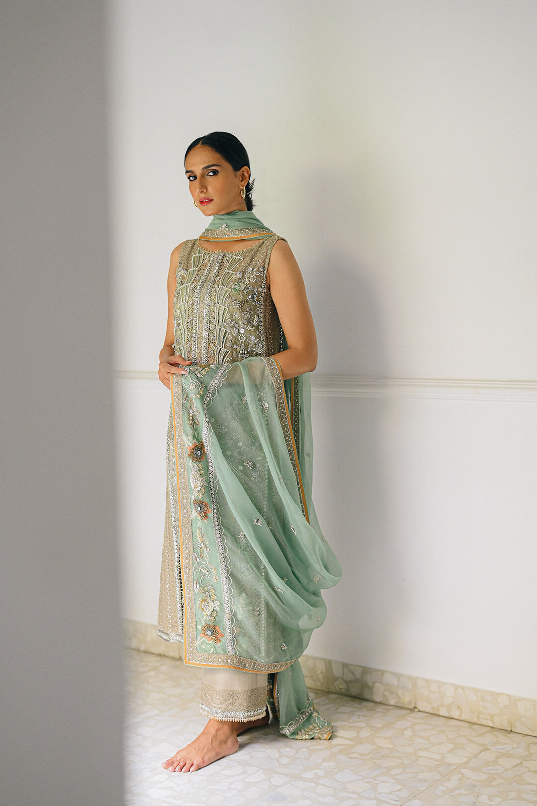 https://cdn.shopify.com/s/files/1/0593/6516/3148/products/MEHLUMSADRIWALA-90-1.jpg?v=1662131816