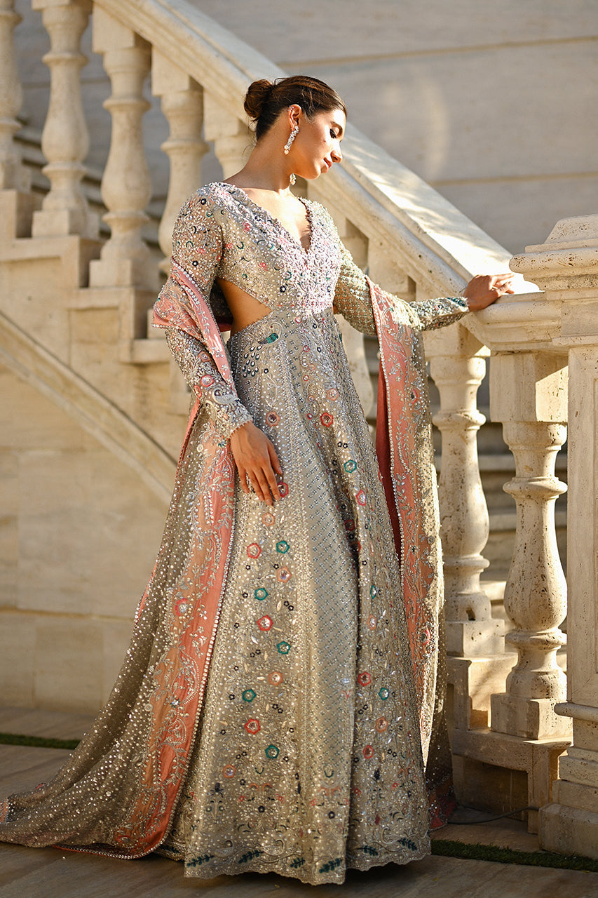 https://cdn.shopify.com/s/files/1/0588/3661/5221/files/MEHLUMSADRIWALASANIAMBRIDAL2025-6108copy_a2a7cbd7-146d-4a91-bcfc-f39977cb5c10.jpg?v=1746791068