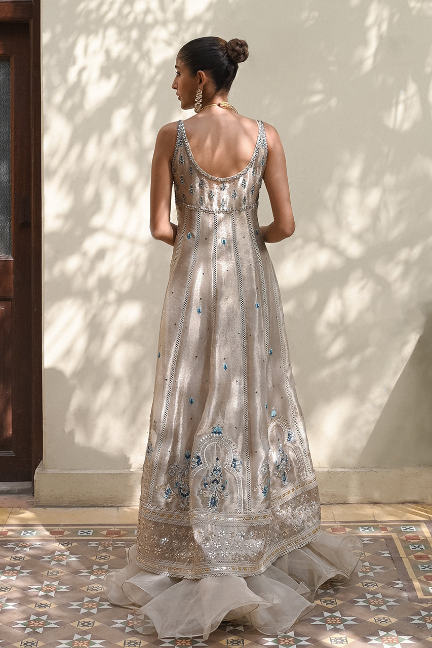 https://cdn.shopify.com/s/files/1/0567/2953/4537/files/MEHLUMSADRIWALAXNF23FORMALS-103.jpg?v=1753519753