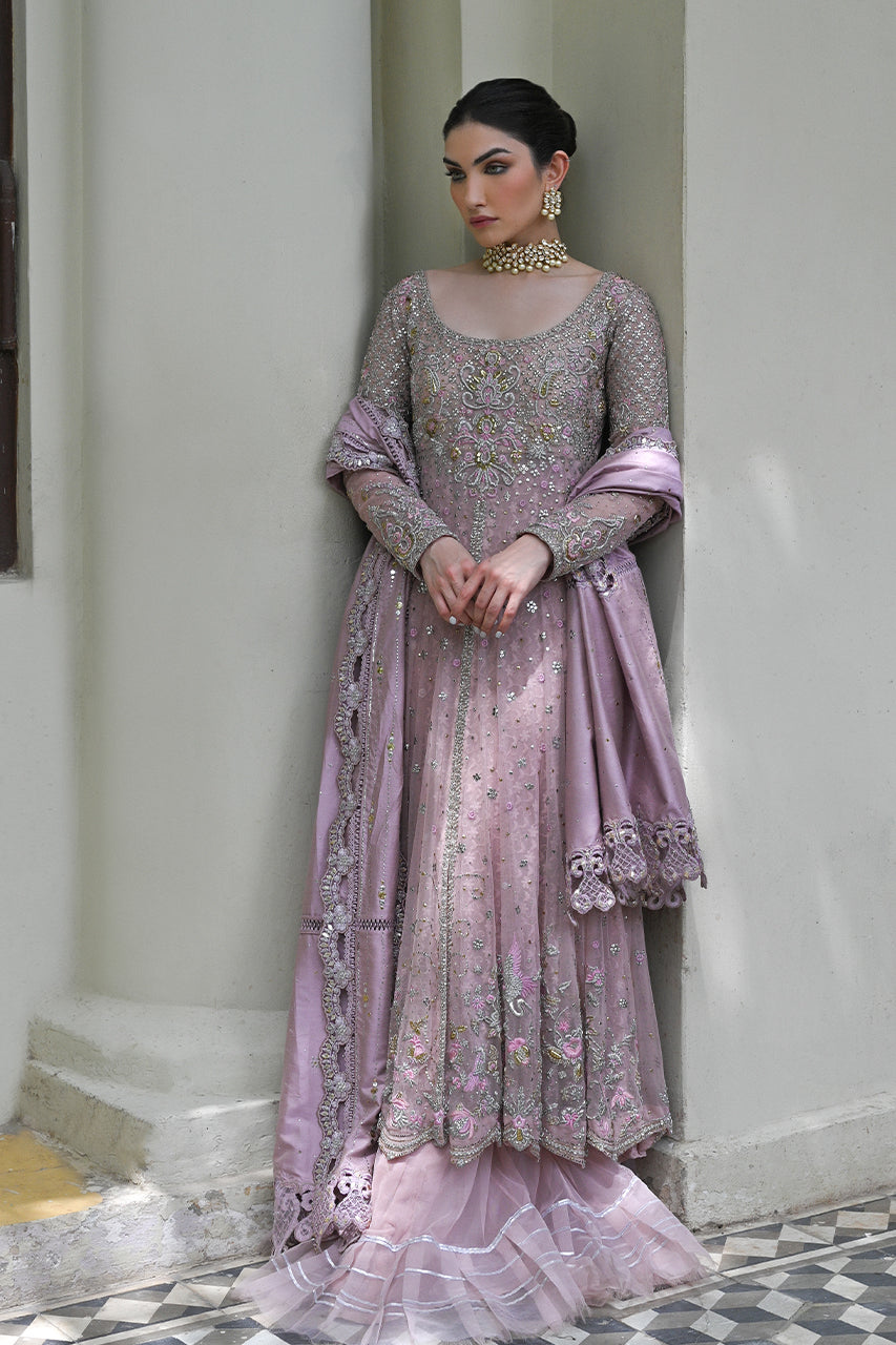 https://cdn.shopify.com/s/files/1/0567/2953/4537/files/MEHLUMSADRIWALAXNF23FORMALS-17.jpg?v=1753519745