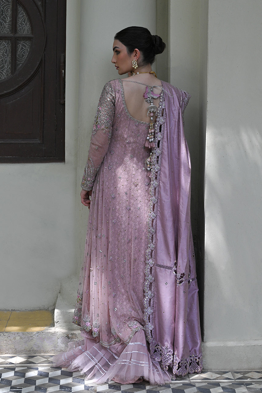 https://cdn.shopify.com/s/files/1/0567/2953/4537/files/MEHLUMSADRIWALAXNF23FORMALS-19.jpg?v=1753519745