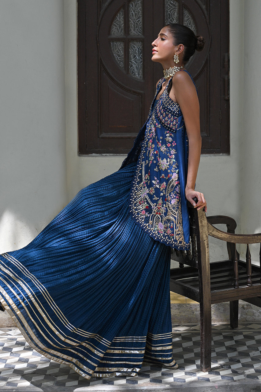 https://cdn.shopify.com/s/files/1/0567/2953/4537/files/MEHLUMSADRIWALAXNF23FORMALS-28.jpg?v=1753519744