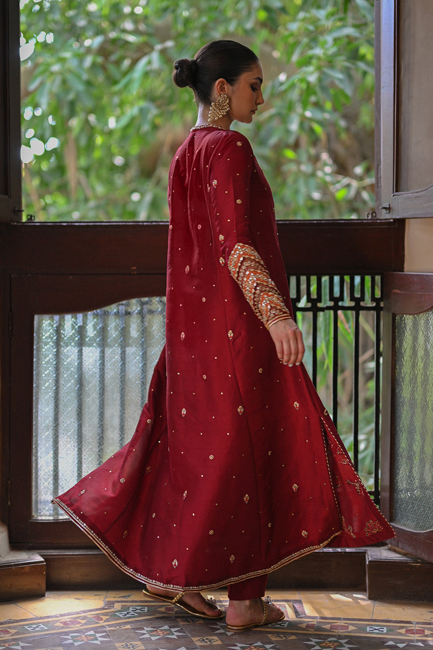 https://cdn.shopify.com/s/files/1/0567/2953/4537/files/MEHLUMSADRIWALAXNF23FORMALS-36.jpg?v=1753519740